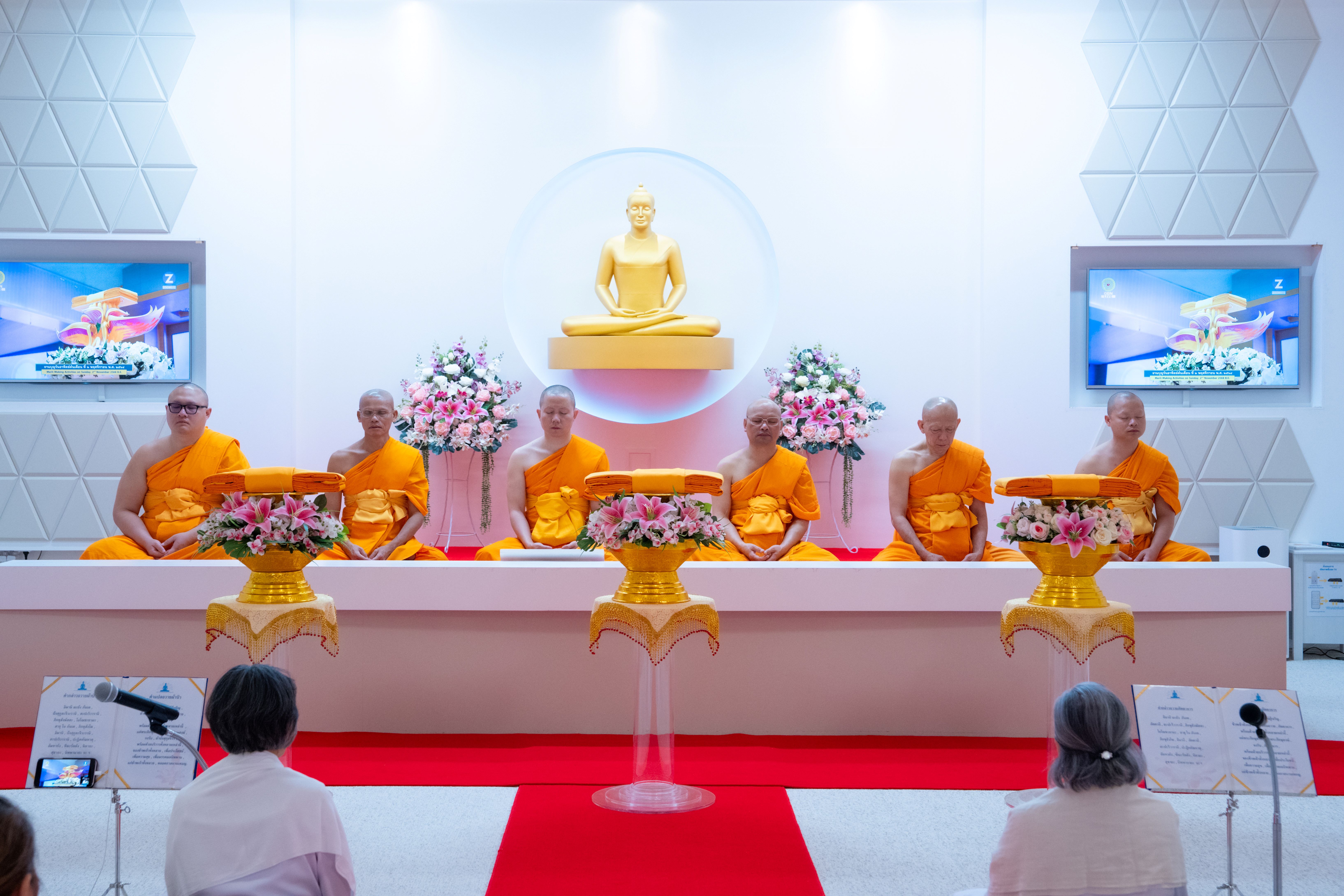 วัดพระธรรมกายสตอกโฮล์ม จัดงานบุญบูชาข้าวพระ