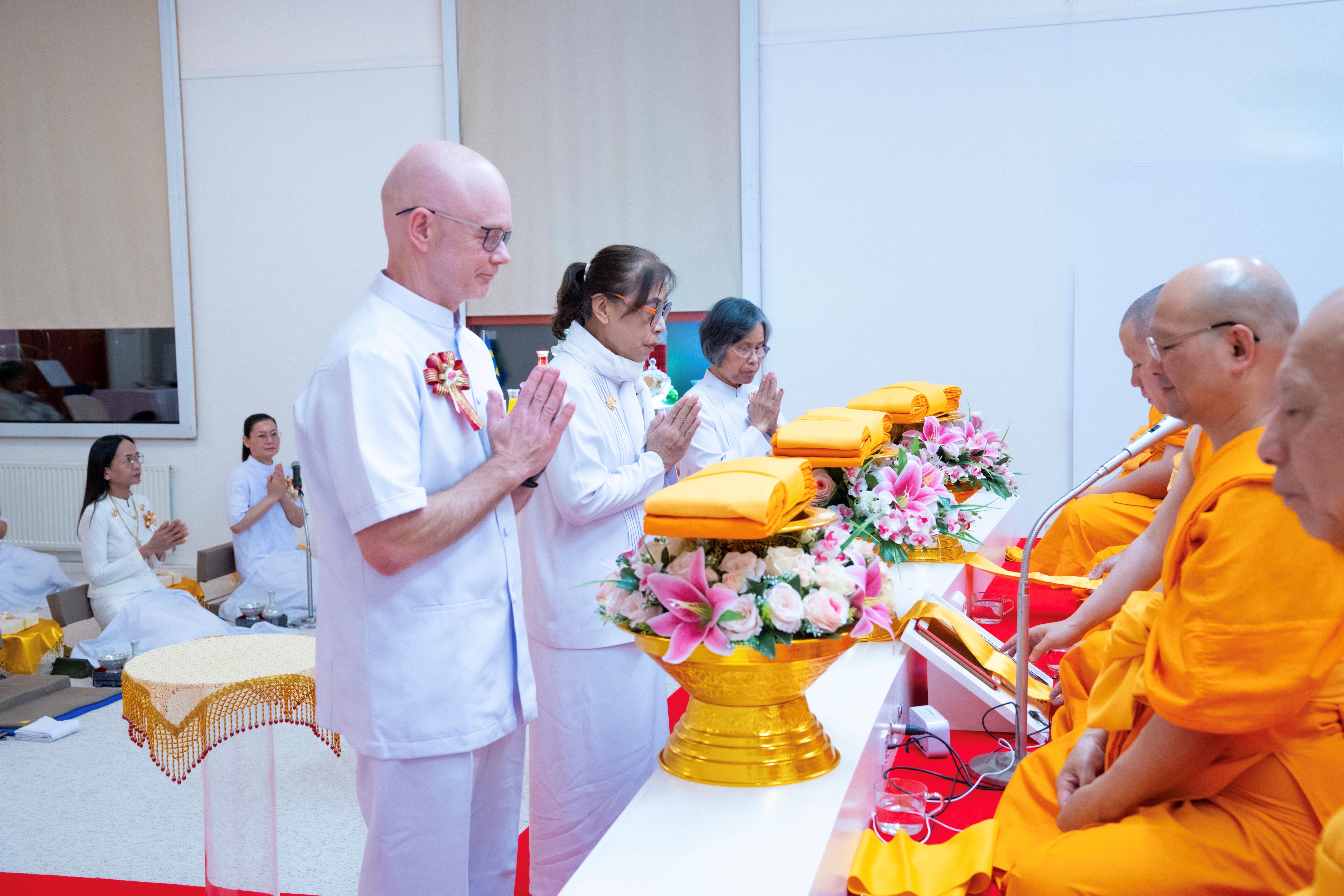 วัดพระธรรมกายสตอกโฮล์ม จัดงานบุญบูชาข้าวพระ