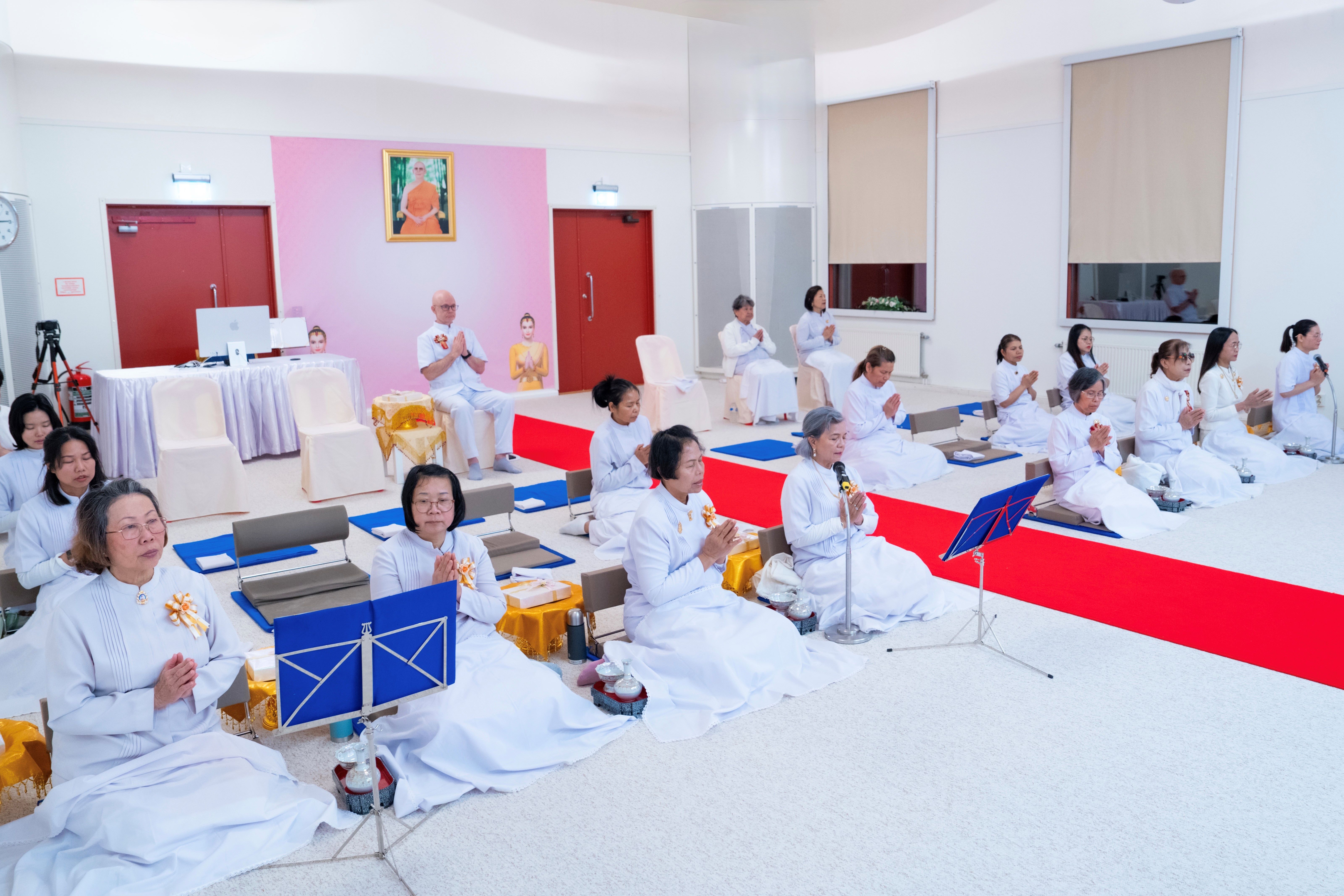 วัดพระธรรมกายสตอกโฮล์ม จัดงานบุญบูชาข้าวพระ