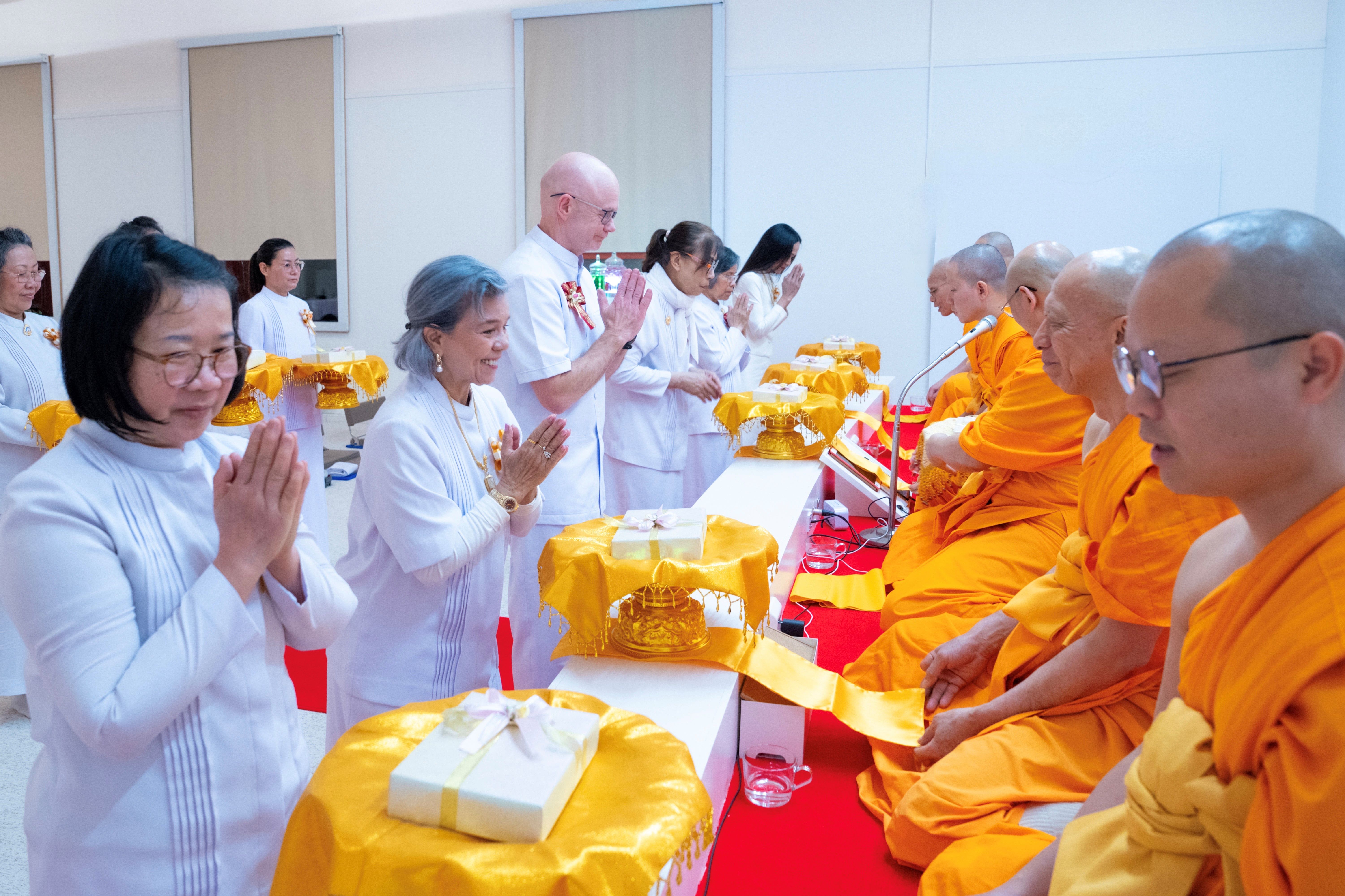 วัดพระธรรมกายสตอกโฮล์ม จัดงานบุญบูชาข้าวพระ