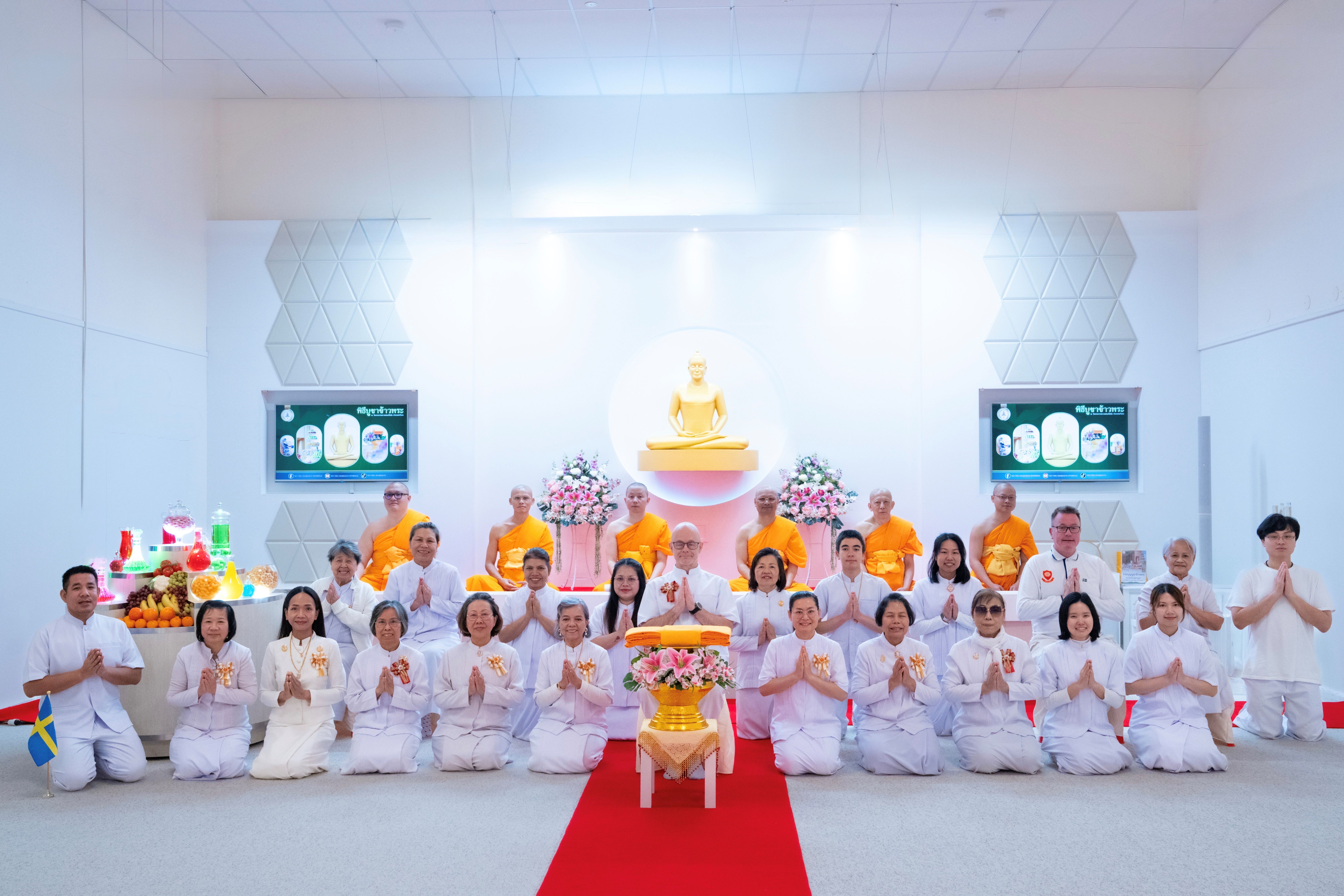 วัดพระธรรมกายสตอกโฮล์ม จัดงานบุญบูชาข้าวพระ