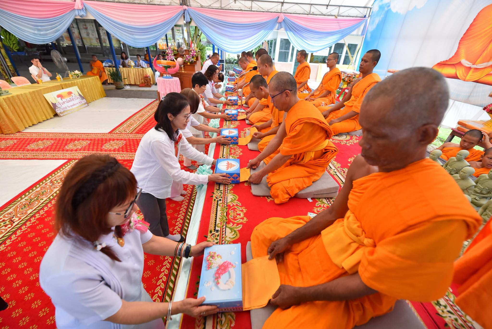 ธุดงคสถานแก้วจอมบึง จัดพิธีทอดกฐินสามัคคี