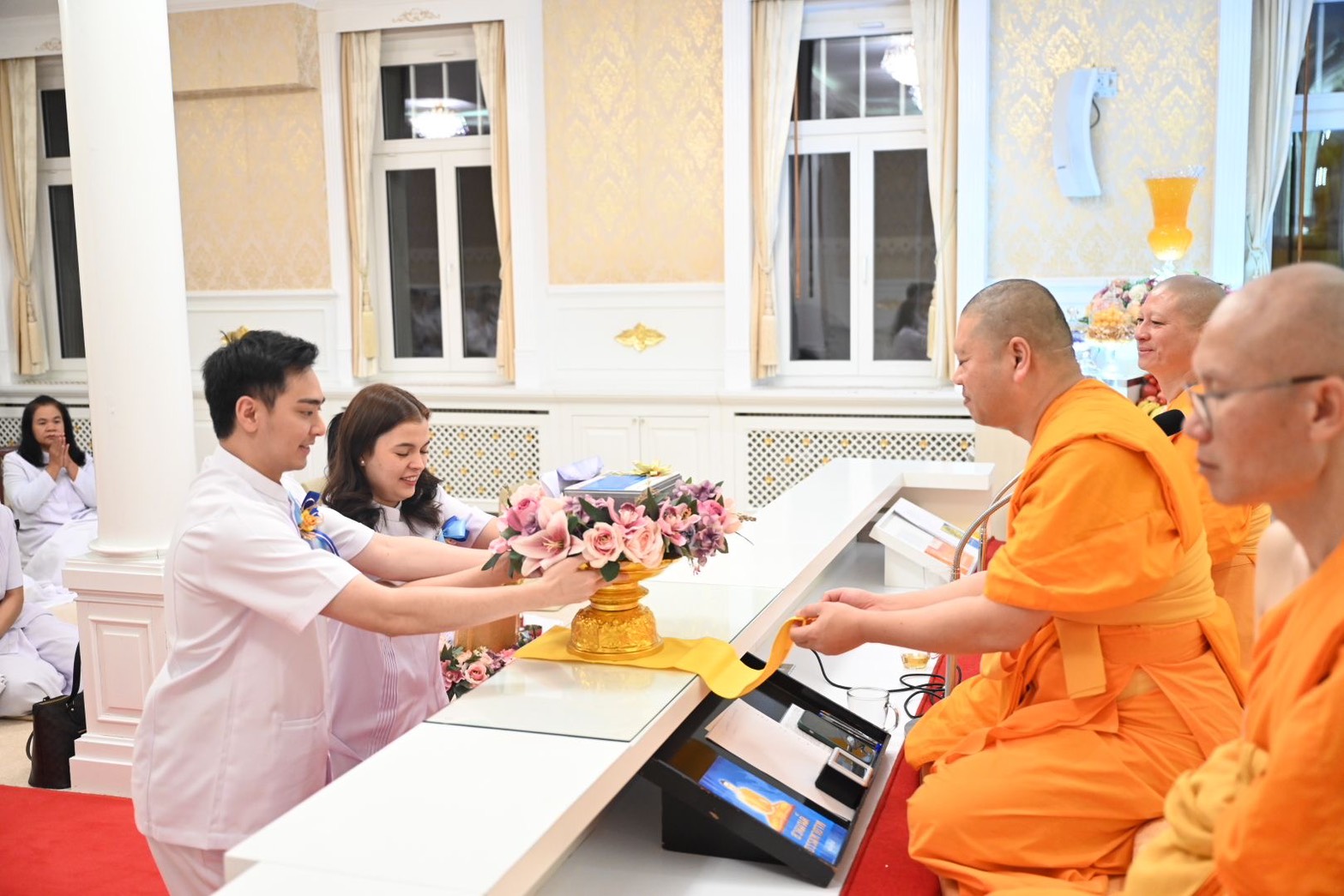 วัดพระธรรมกายสวิตเซอร์แลนด์ จัดงานบุญบูชาข้าวพระ