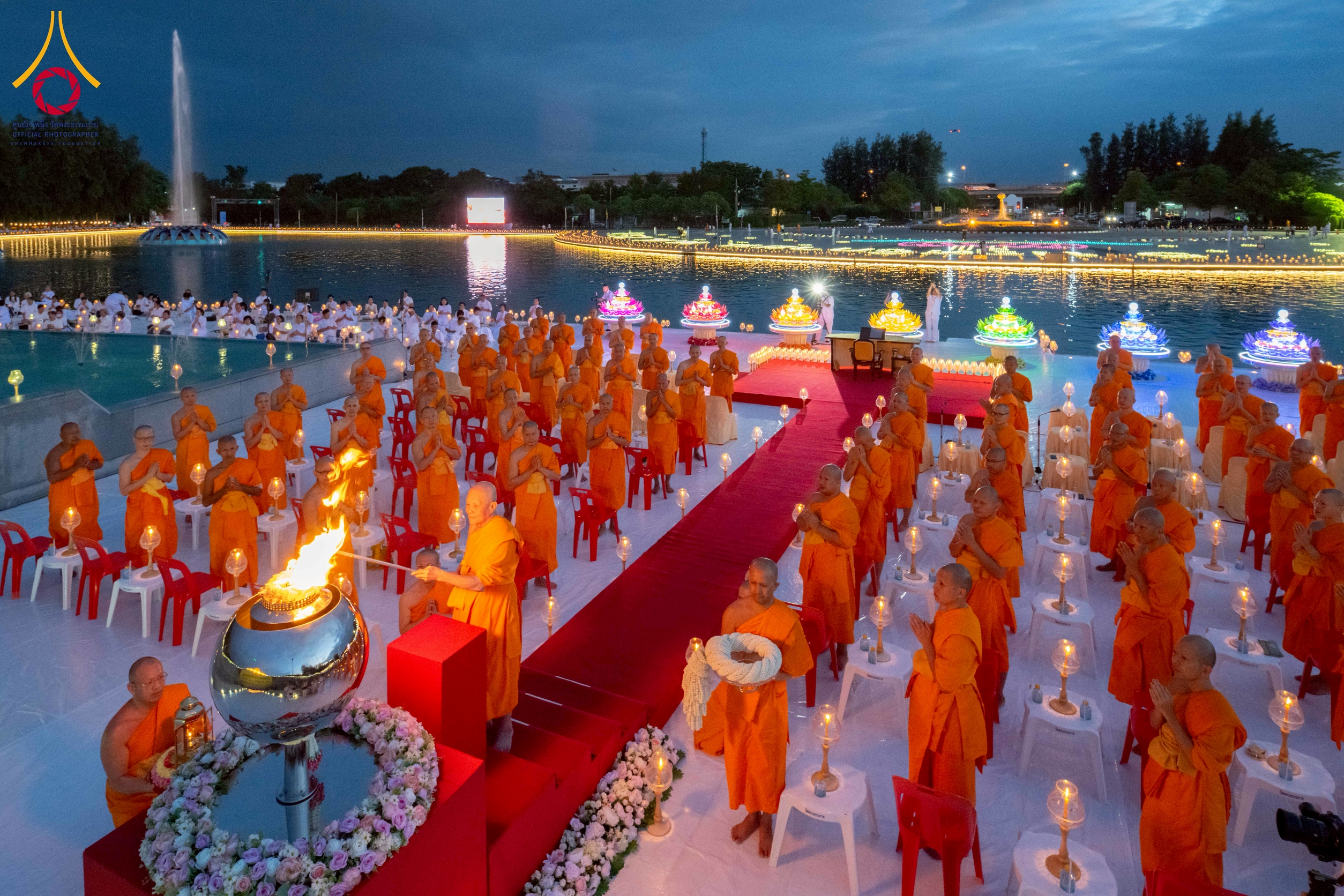 วัดพระธรรมกาย จัดพิธีลอยกระทงธรรม