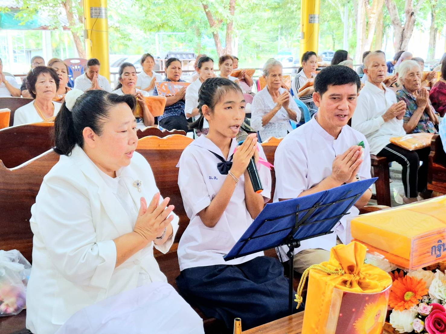 โรงเรียนบ้านคลองลอย จังหวัดประจวบคีรีขันธ์ จัดทอดกฐินสัมฤทธิ์เด็กดี V-Star