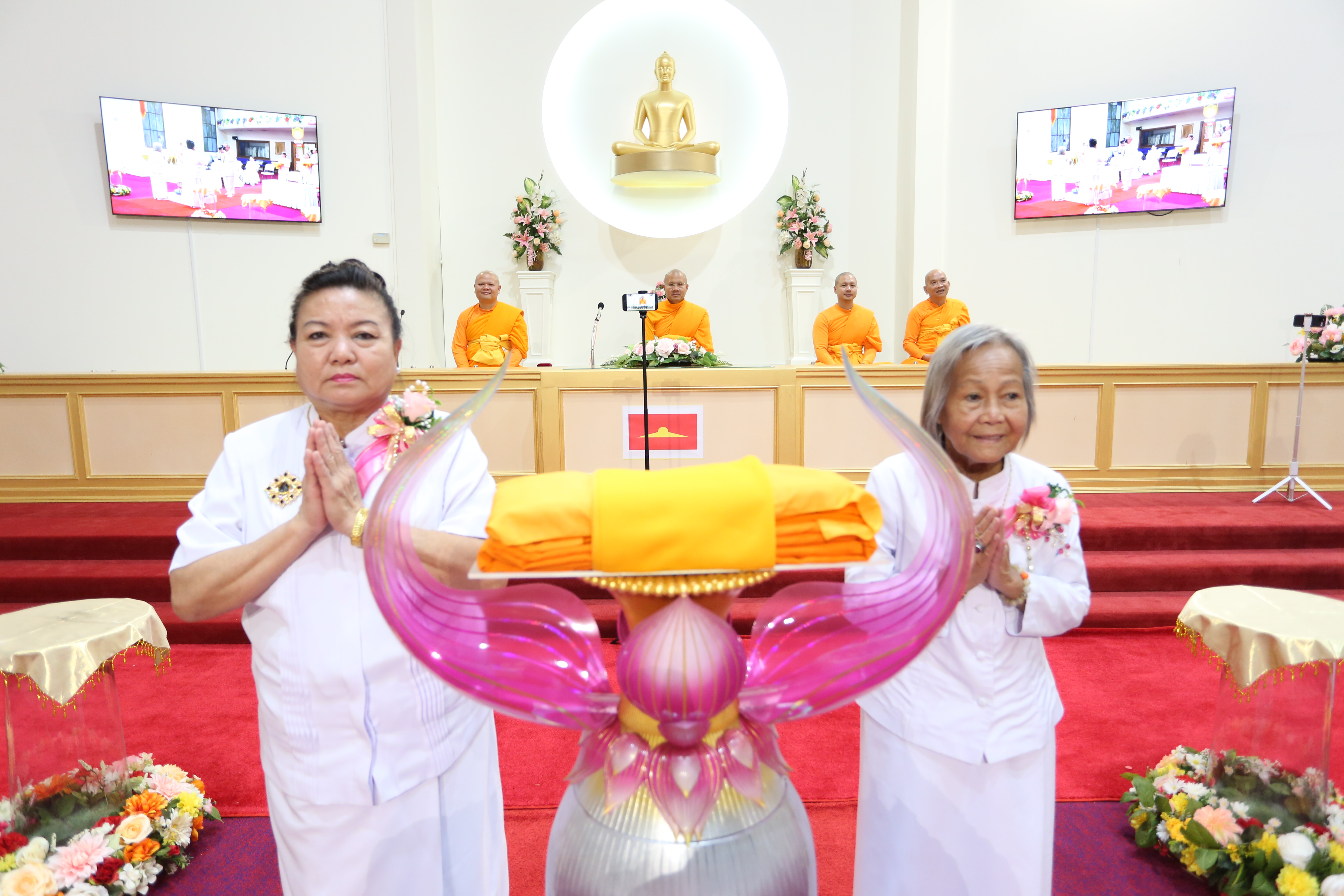 วัดพระธรรมกายออเรกอน จัดงานบุญบูชาข้าวพระ