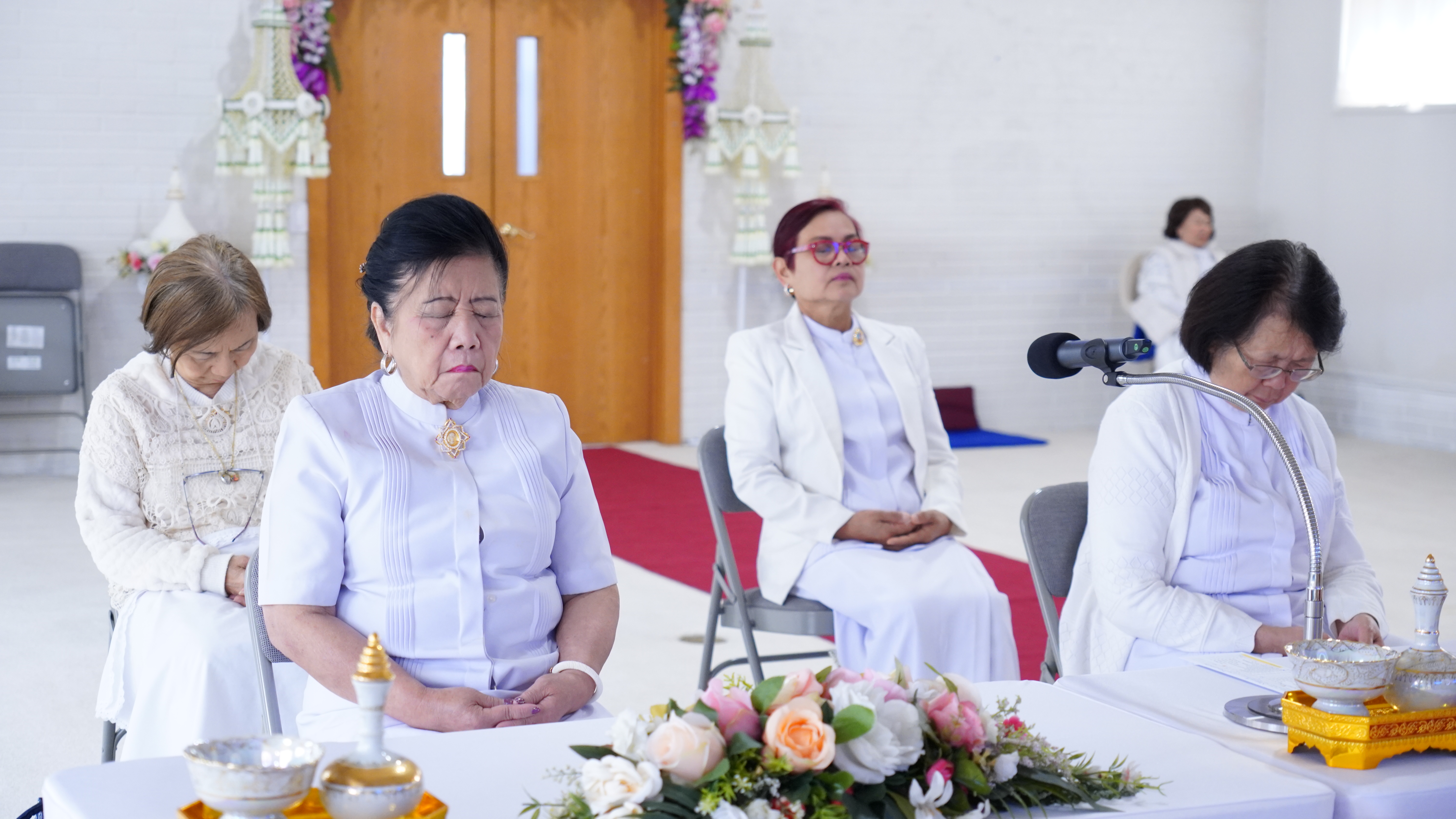 วัดพระธรรมกายซีแอตเติล จัดพิธีทอดผ้าป่าบำรุงวัด