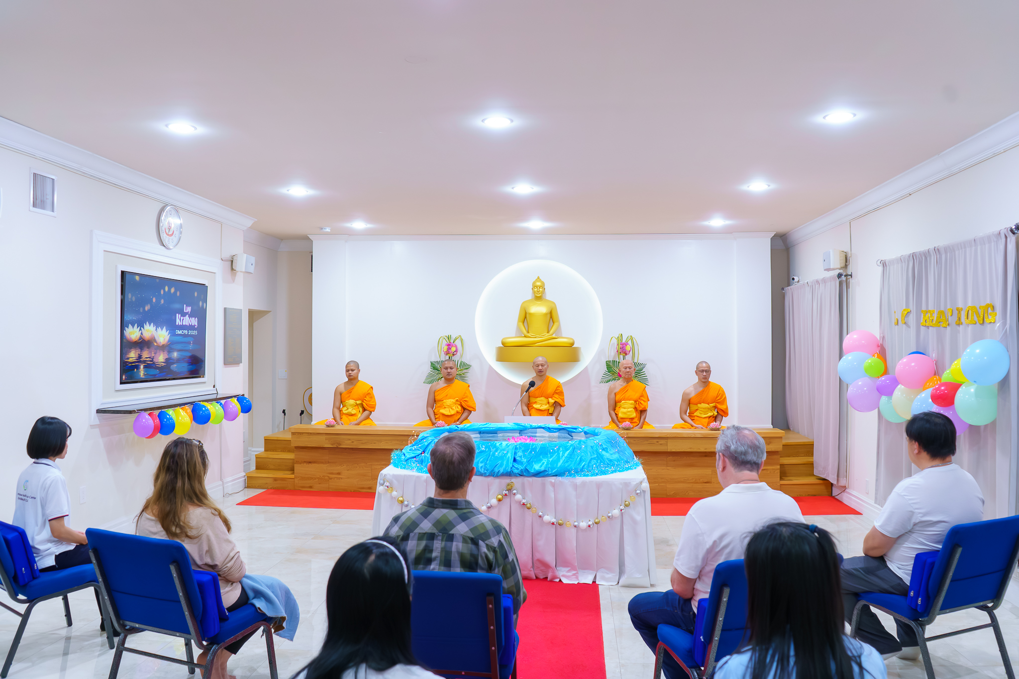 วัดพระธรรมกายปาล์มบีช จัดประเพณีลอยกระทง เทศกาลแห่งแสงสว่าง