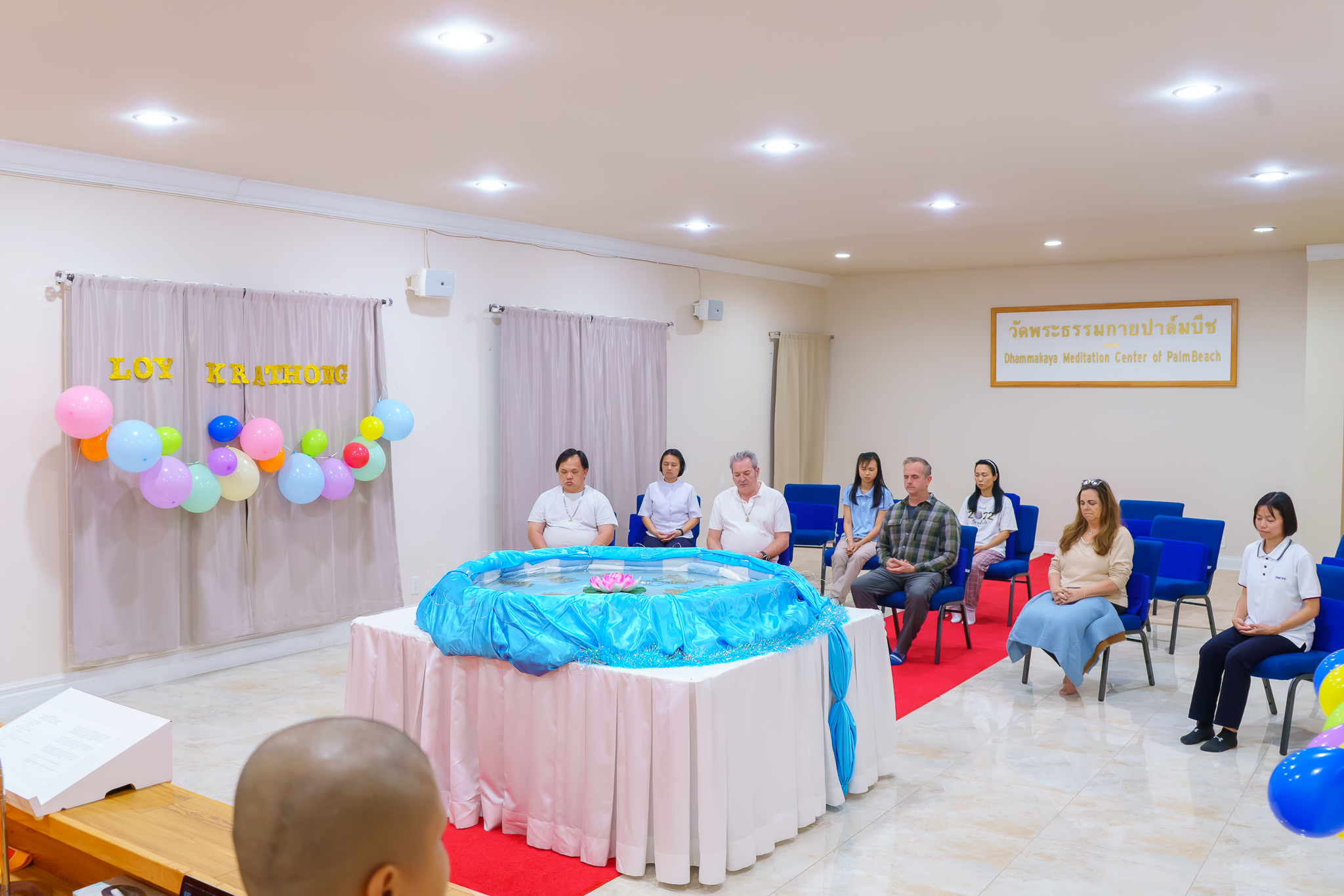 วัดพระธรรมกายปาล์มบีช จัดประเพณีลอยกระทง เทศกาลแห่งแสงสว่าง