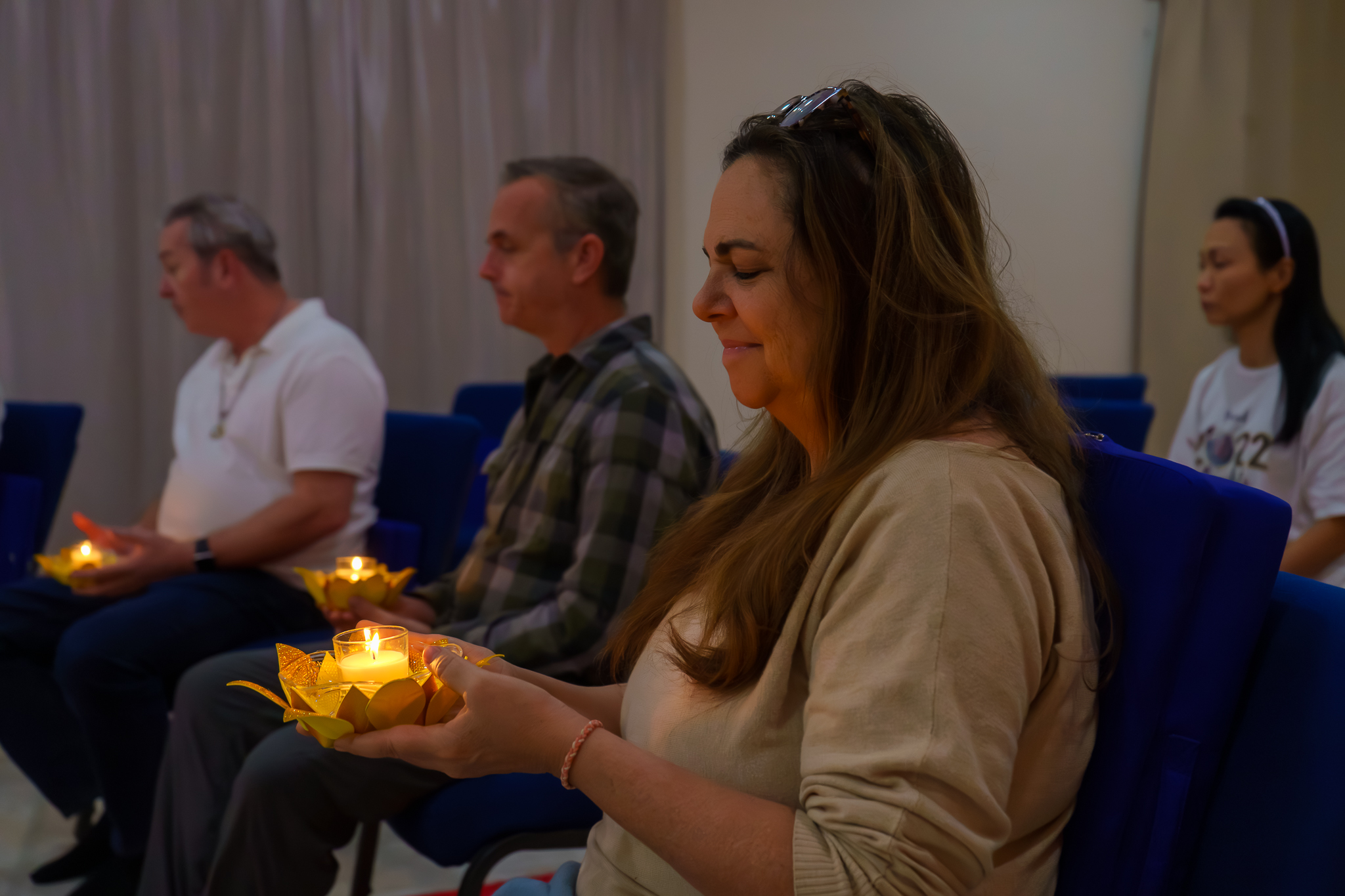 วัดพระธรรมกายปาล์มบีช จัดประเพณีลอยกระทง เทศกาลแห่งแสงสว่าง