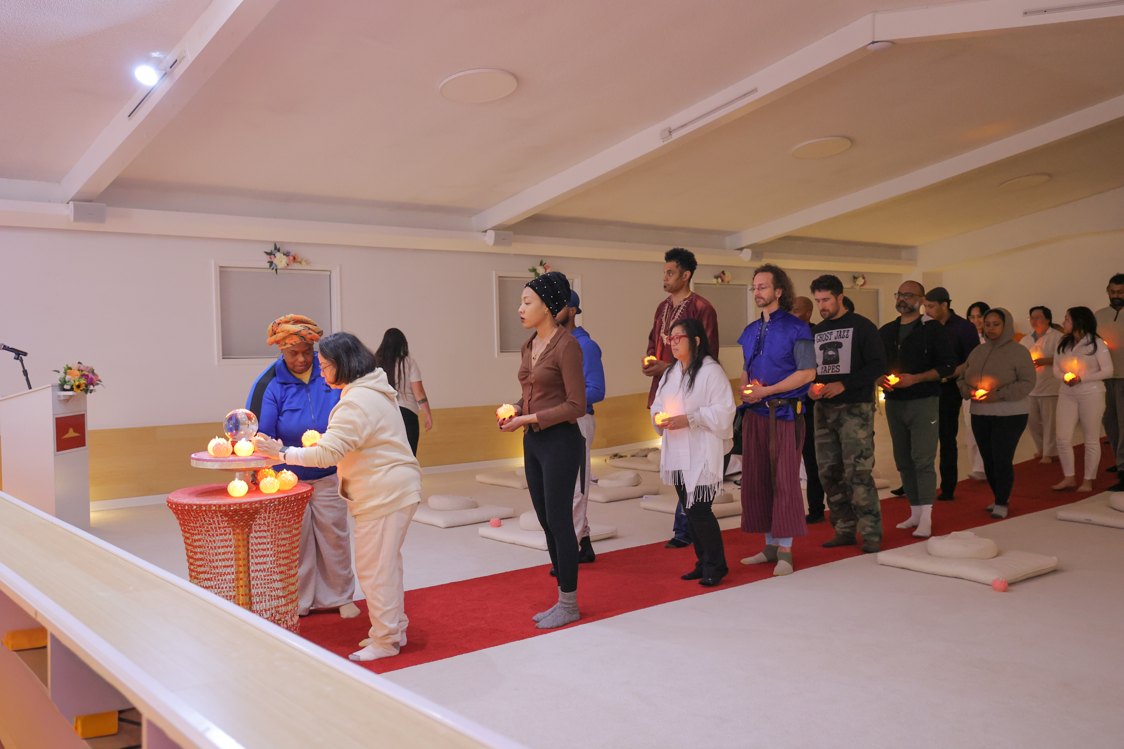 วัดพระธรรมกายจอร์เจีย จัดปฏิบัติธรรมชาวท้องถิ่นในคืนวันเพ็ญ