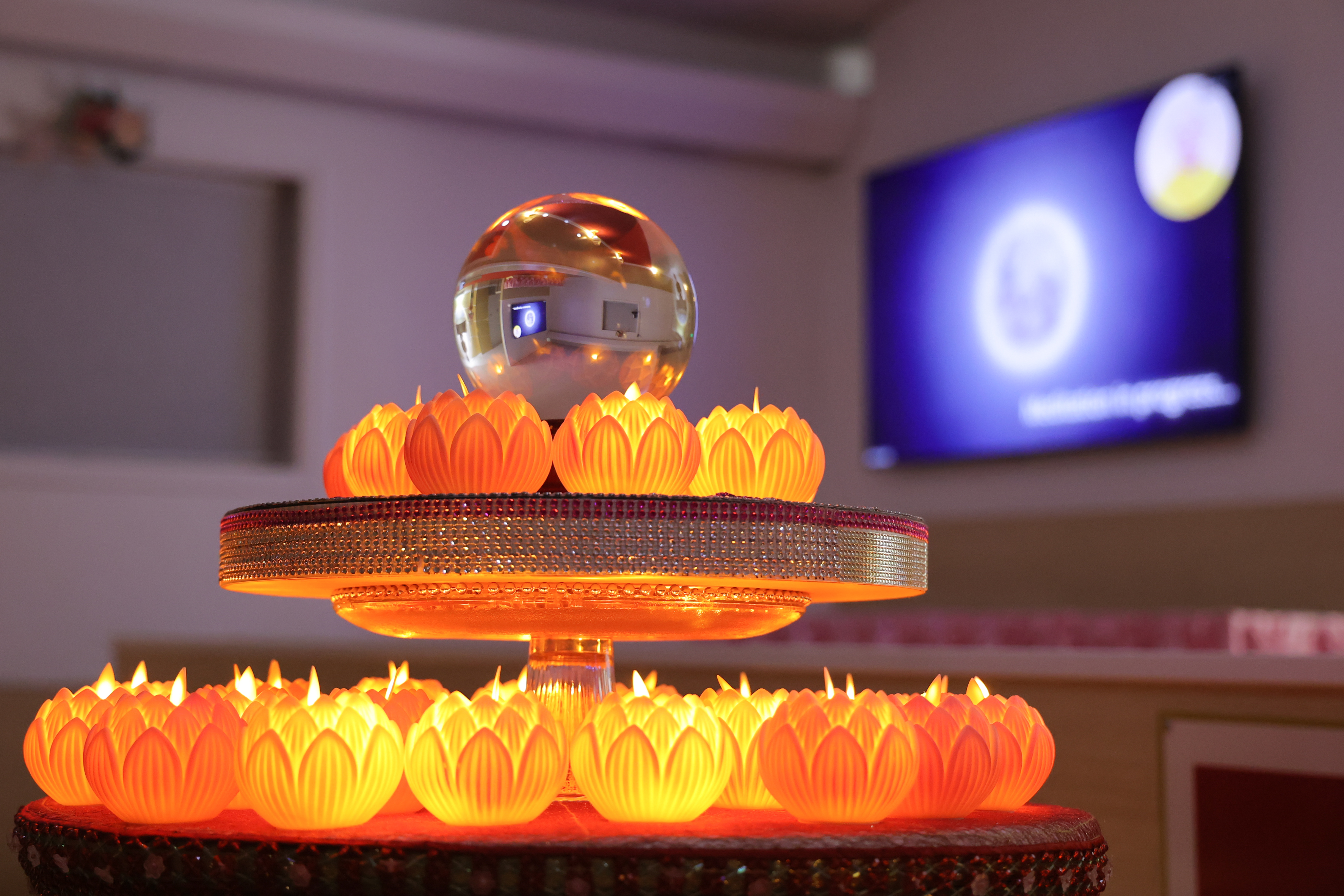 วัดพระธรรมกายจอร์เจีย จัดปฏิบัติธรรมชาวท้องถิ่นในคืนวันเพ็ญ