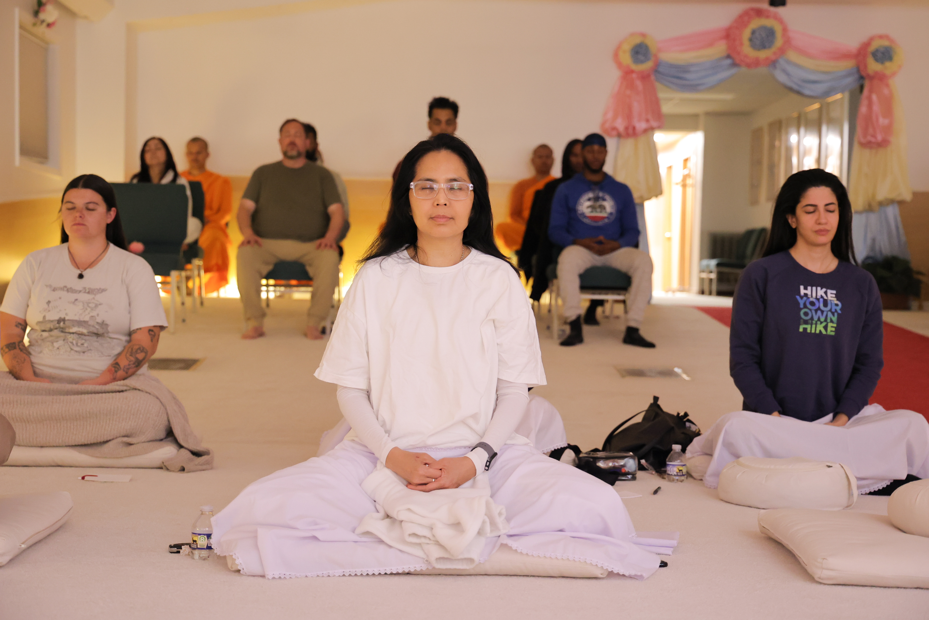 วัดพระธรรมกายจอร์เจีย จัดปฏิบัติธรรมชาวท้องถิ่นในคืนวันเพ็ญ