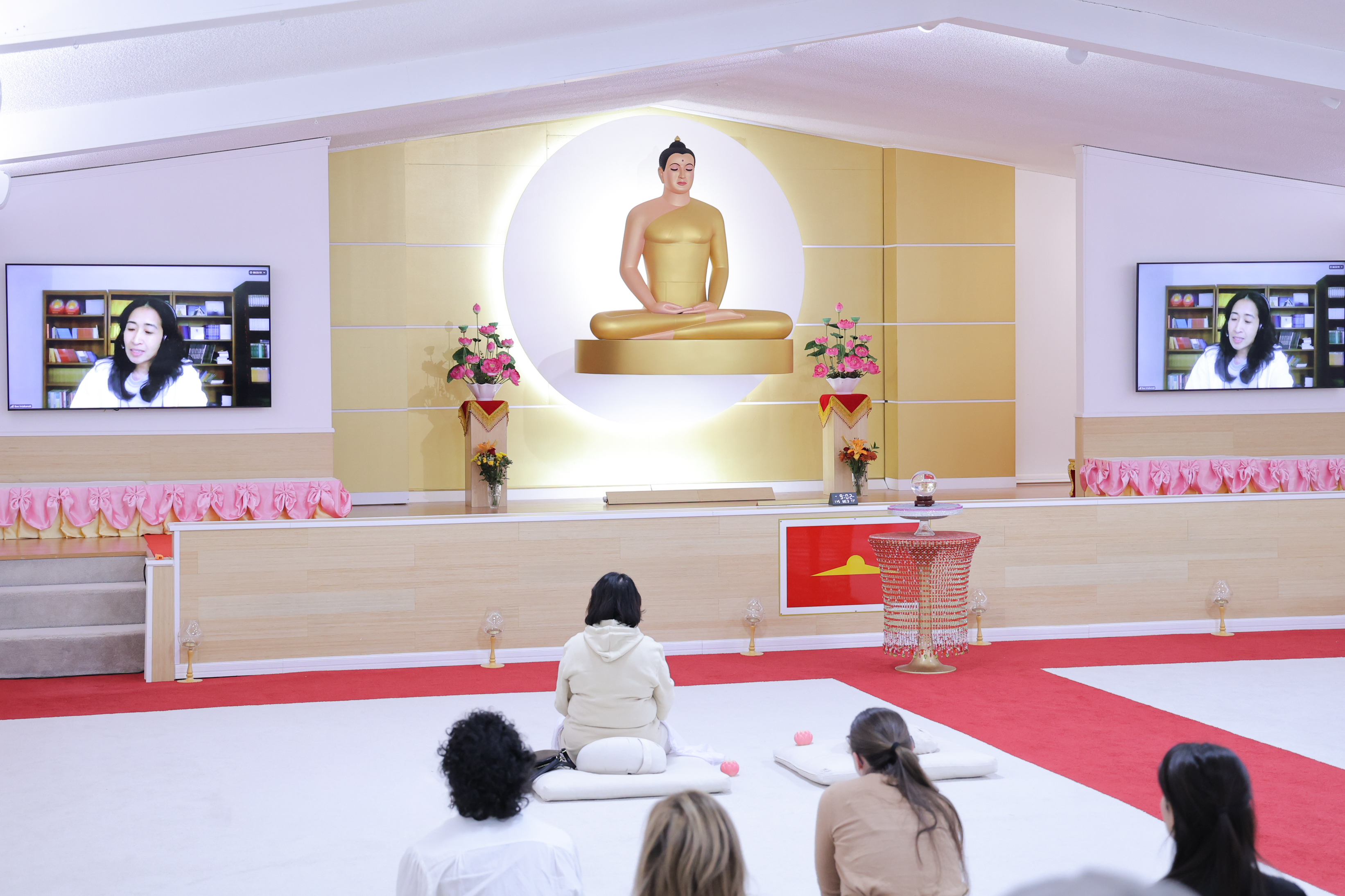 วัดพระธรรมกายจอร์เจีย จัดปฏิบัติธรรมชาวท้องถิ่นในคืนวันเพ็ญ