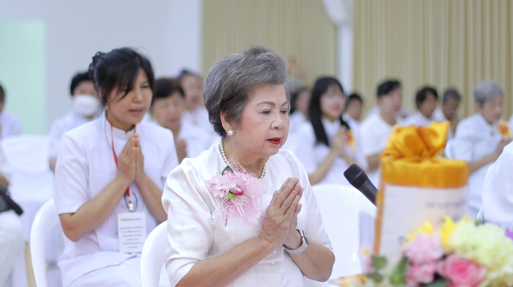 ศูนย์ปฏิบัติธรรมน้ำใสใจสว่าง จัดพิธีทอดผ้าป่าสถาปนาอาคารชุด