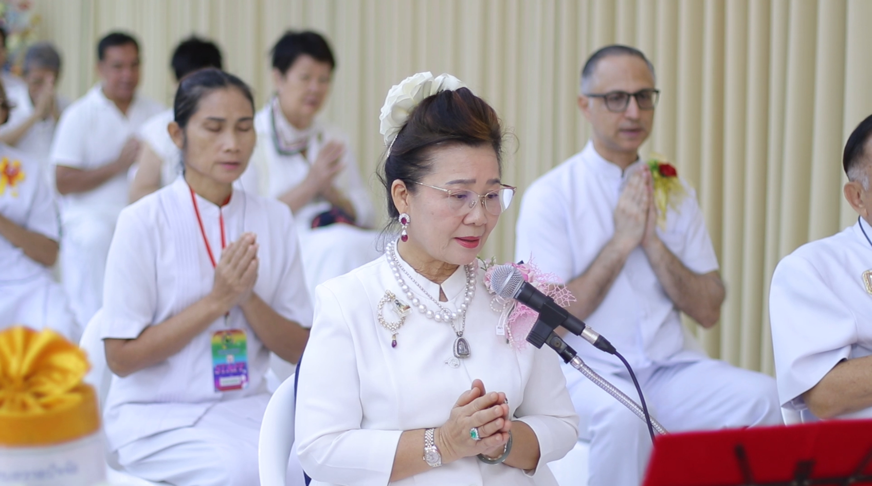 ศูนย์ปฏิบัติธรรมน้ำใสใจสว่าง จัดพิธีทอดผ้าป่าสถาปนาอาคารชุด