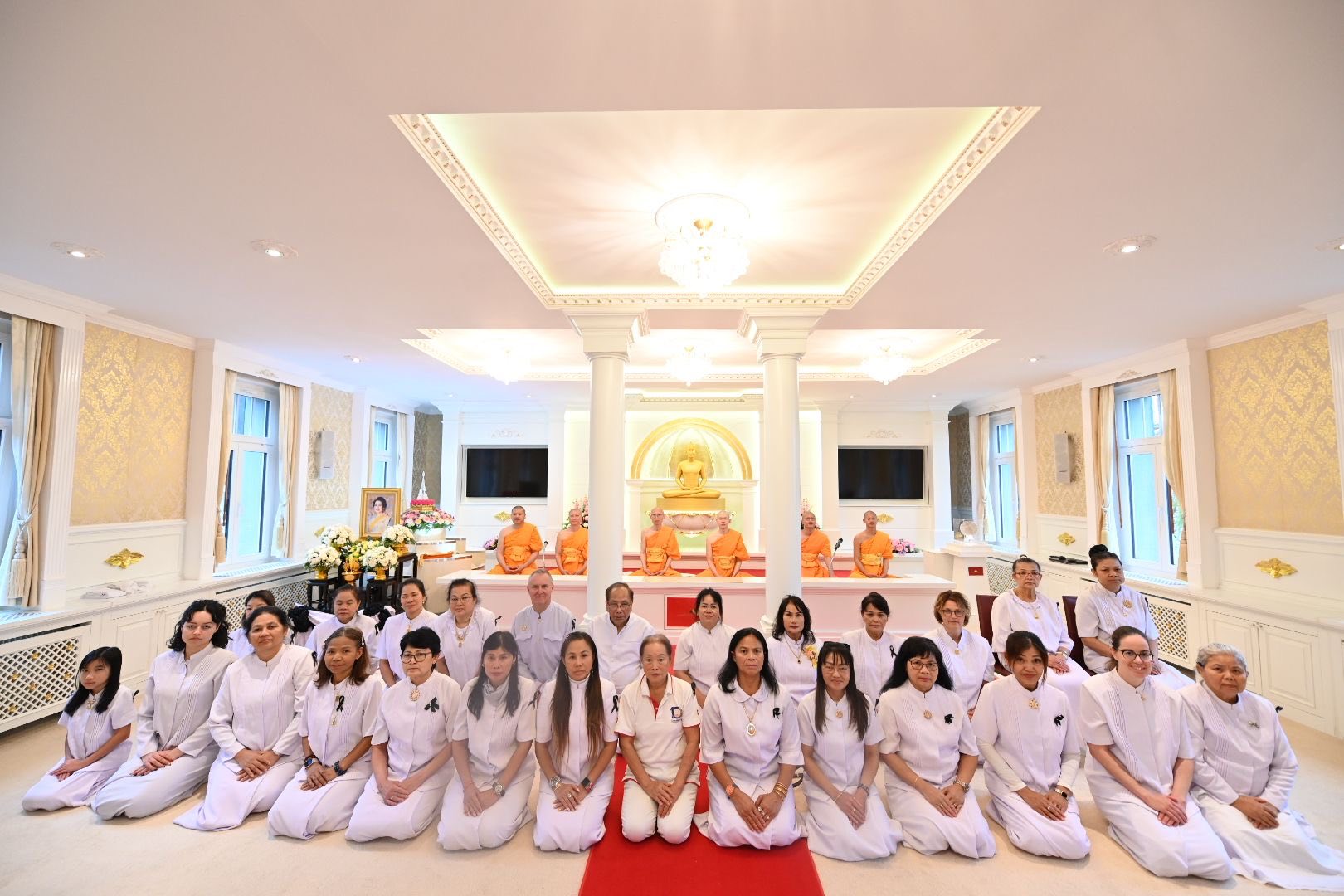 วัดพระธรรมกายสวิตเซอร์แลนด์ จัดพิธีบำเพ็ญกุศลถวายพระราชกุศลแด่สมเด็จพระพันปีหลวง