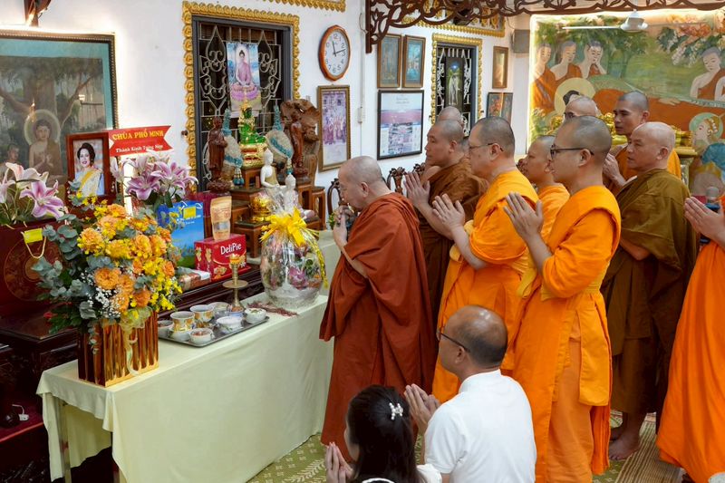 คณะสงฆ์เวียดนามร่วมกับประธานมูลนิธิธรรมกาย จัดพิธีบำเพ็ญกุศลถวายพระพันปีหลวง