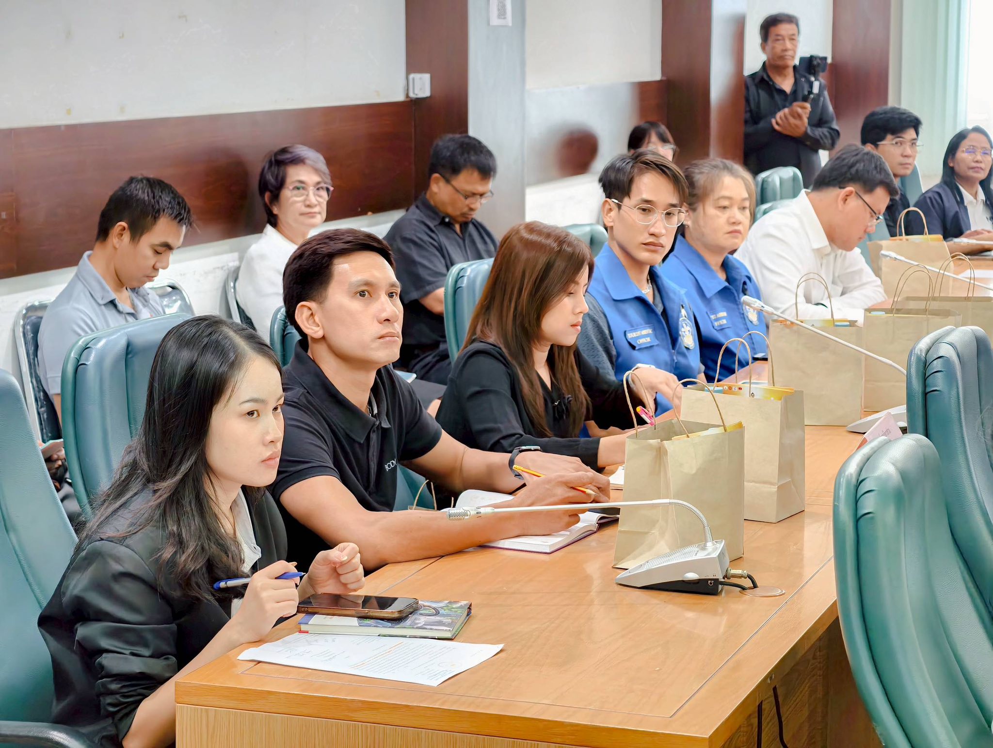 จังหวัดกาญจนบุรี จัดประชุมเตรียมความพร้อมงานตักบาตรพระ 10,000 รูป ประจำปี 2568