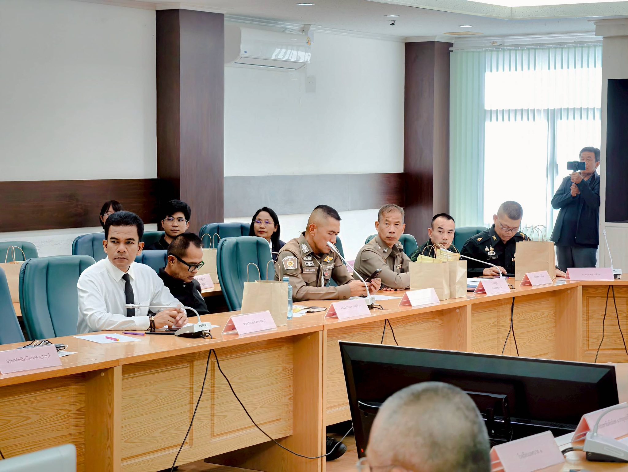 จังหวัดกาญจนบุรี จัดประชุมเตรียมความพร้อมงานตักบาตรพระ 10,000 รูป ประจำปี 2568