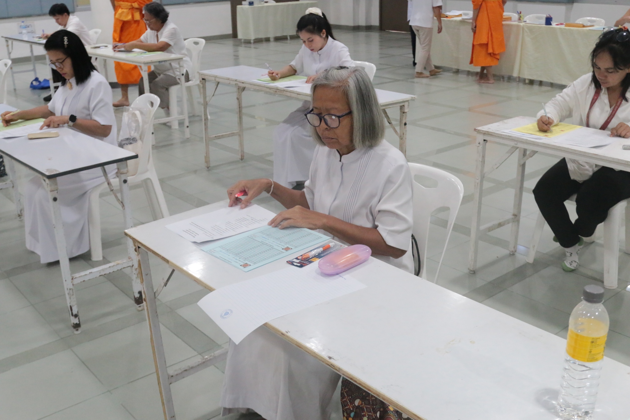 นักศึกษาพระอภิธรรมศึกษา ร่วมสอบปลายภาคพระอภิธรรม ประจำปี 2568