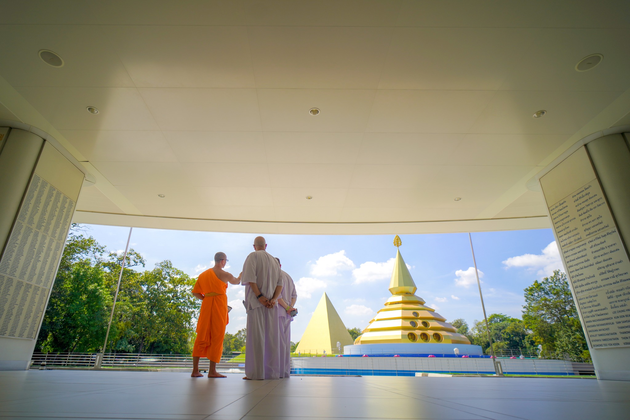 ชาวอังกฤษ มาเยี่ยมชมวัดพระธรรมกาย