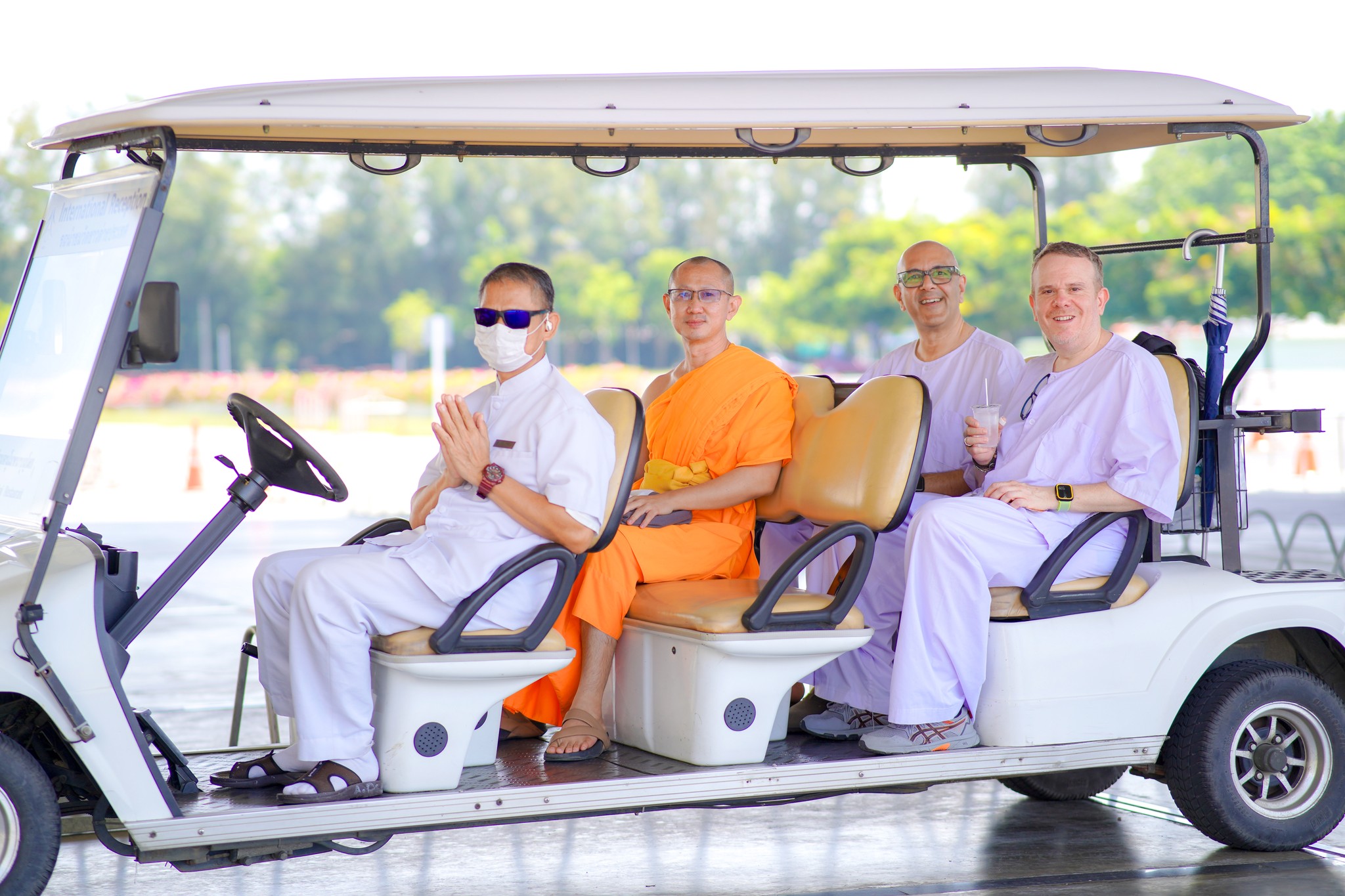 ชาวอังกฤษ มาเยี่ยมชมวัดพระธรรมกาย