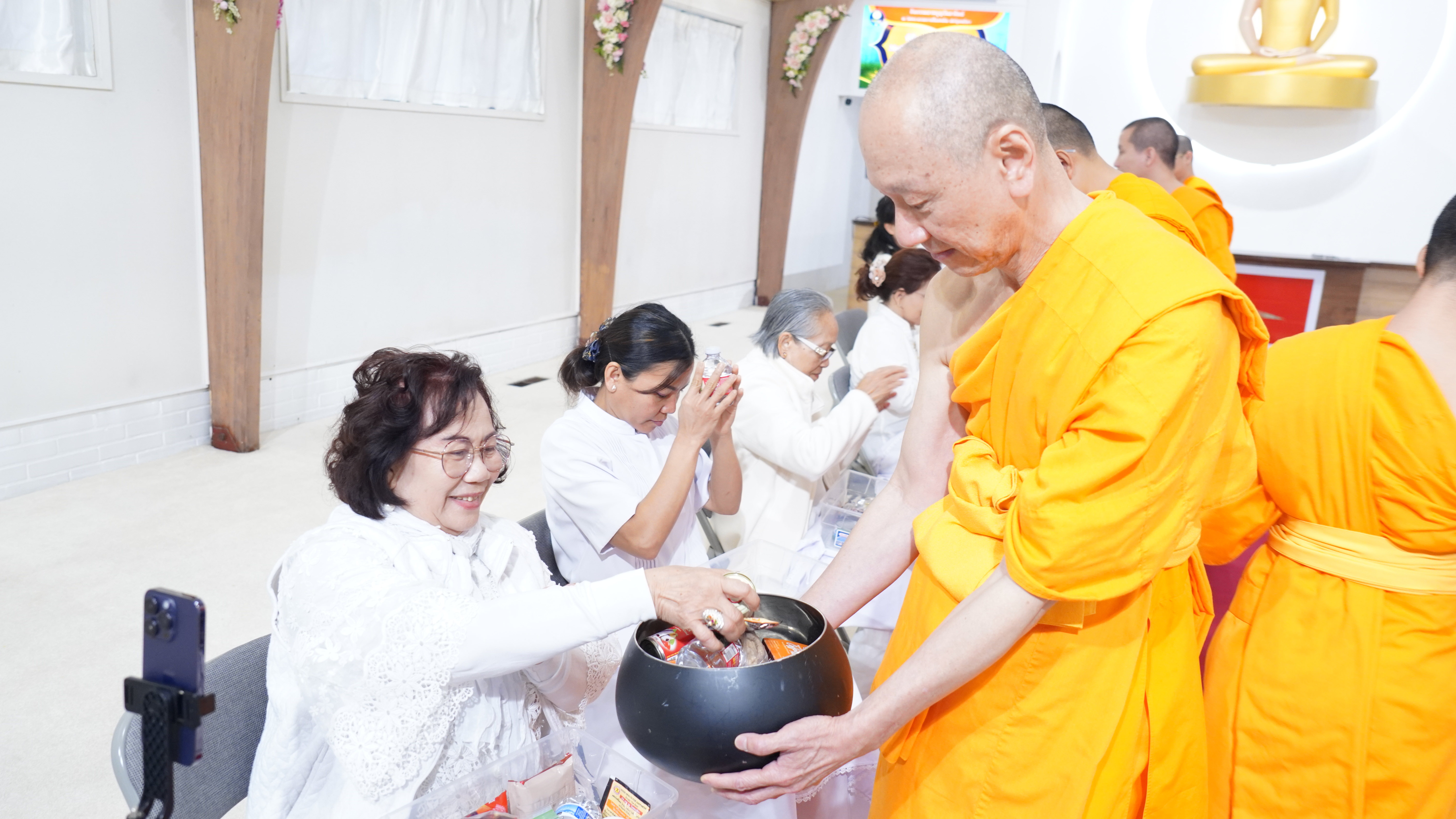 วัดพระธรรมกายซีแอตเติล จัดพิธีถวายคิลานเภสัช