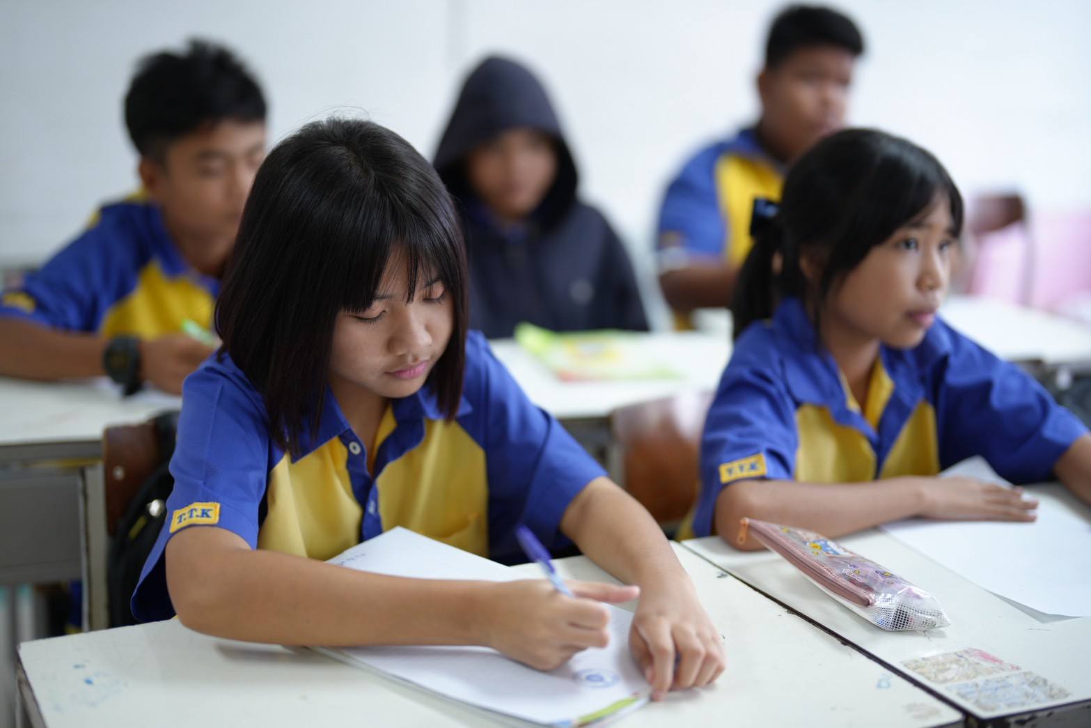 พระอาจารย์จากกองธรรม สำนักพระปริยัติธรรมวัดพระธรรมกาย สอนศีลธรรม ให้แก่นักเรียนโรงเรียนเทศบาลท่าโขลง