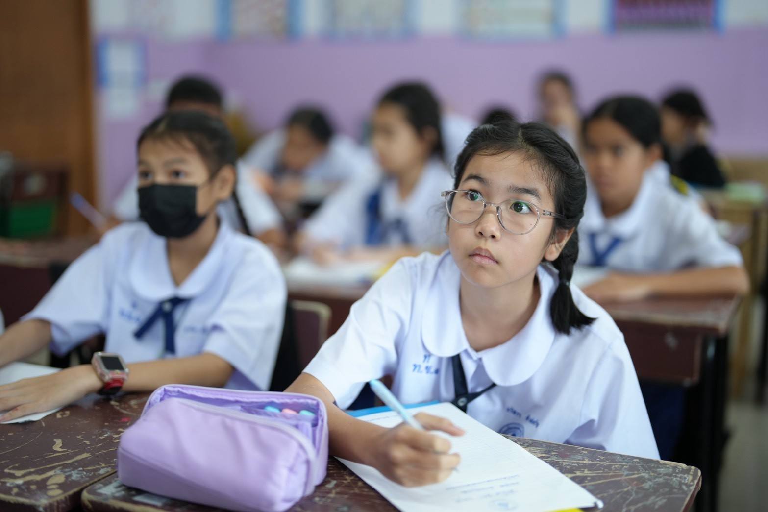 พระอาจารย์จากกองธรรม สำนักพระปริยัติธรรมวัดพระธรรมกาย สอนศีลธรรม ให้แก่นักเรียนโรงเรียนเทศบาลท่าโขลง