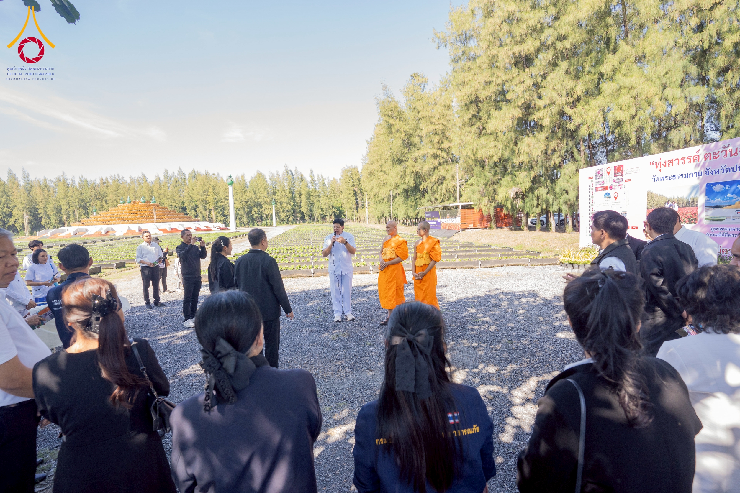 ผู้ว่าราชการจังหวัดปทุมธานี ลงพื้นที่อำเภอคลองหลวง และเยี่ยมชมทุ่งสวรรค์ตะวันฉาย ณ วัดพระธรรมกาย