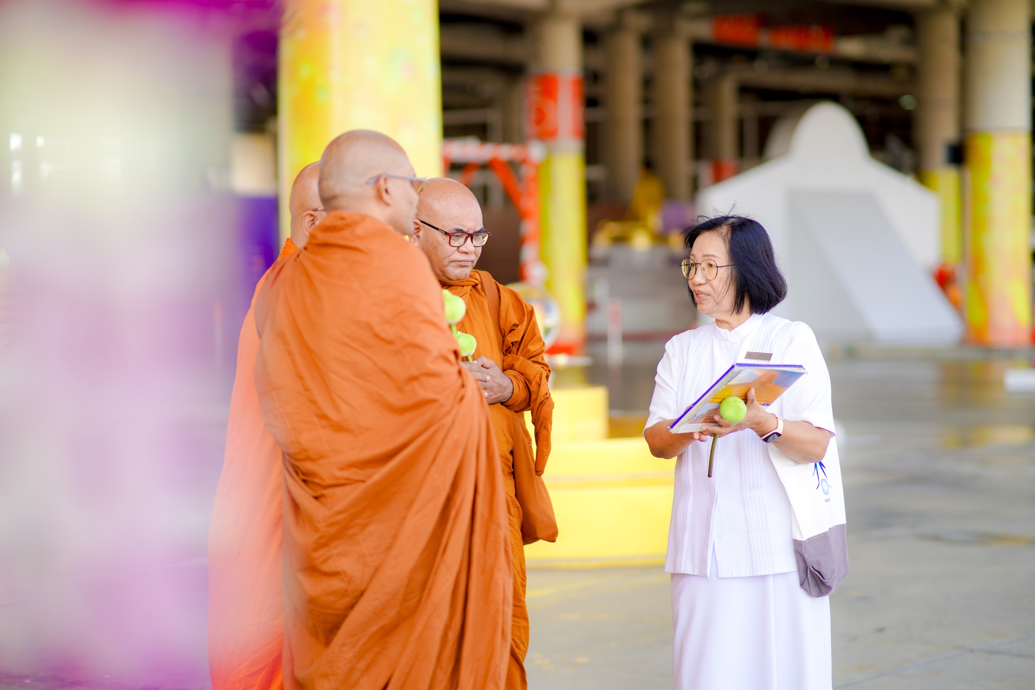 พระภิกษุชาวอินเดีย มาเยี่ยมชมวัดพระธรรมกาย