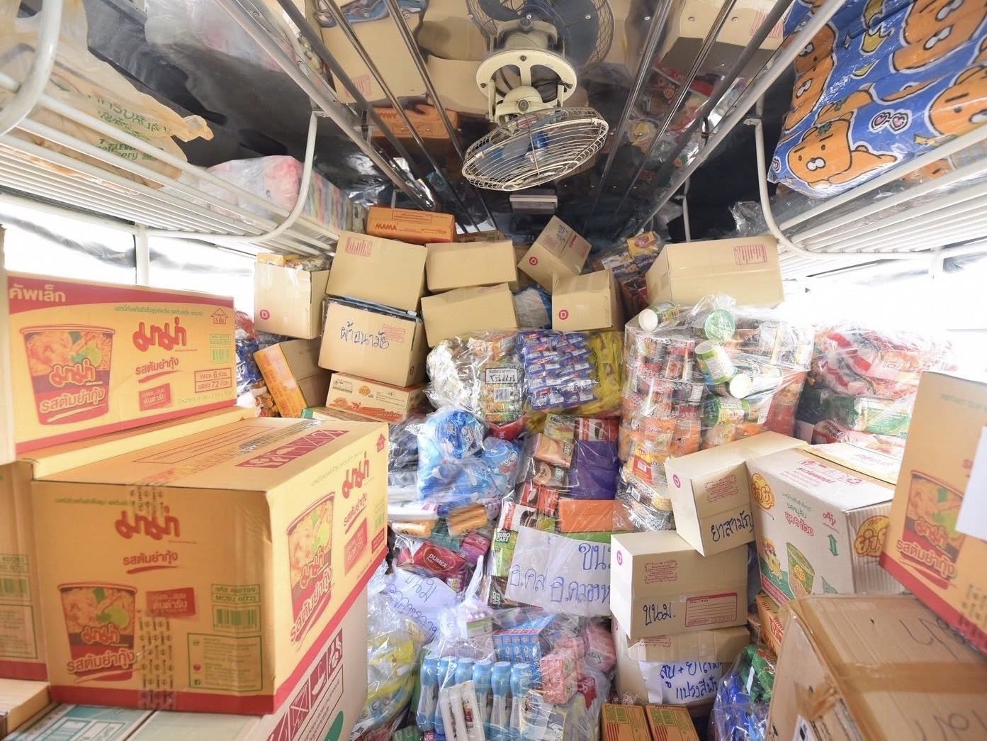 อำเภอคลองหลวง ร่วมสมทบบริจาคสิ่งของช่วยเหลือผู้ประสบอุทกภัยภาคใต้