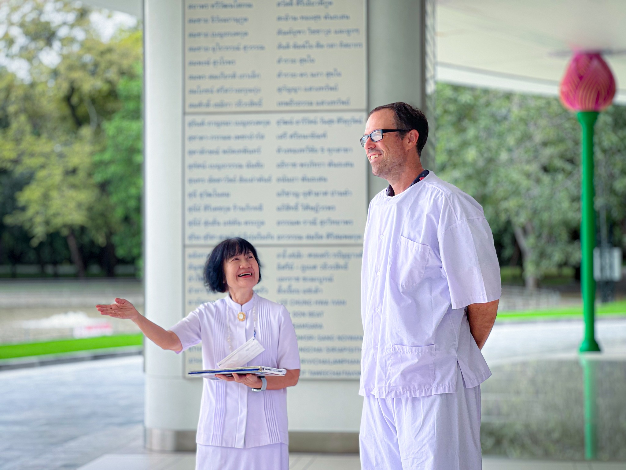 ชาวสหรัฐอเมริกา เดินทางมาเยี่ยมชมวัดพระธรรมกาย