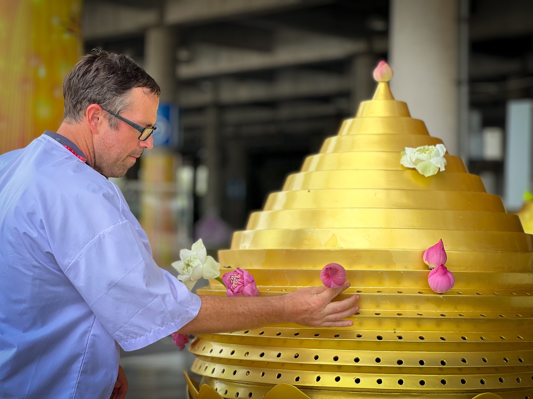 ชาวสหรัฐอเมริกา เดินทางมาเยี่ยมชมวัดพระธรรมกาย