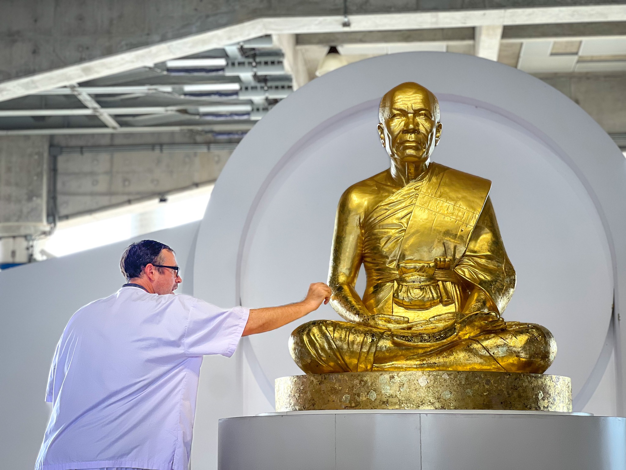 ชาวสหรัฐอเมริกา เดินทางมาเยี่ยมชมวัดพระธรรมกาย