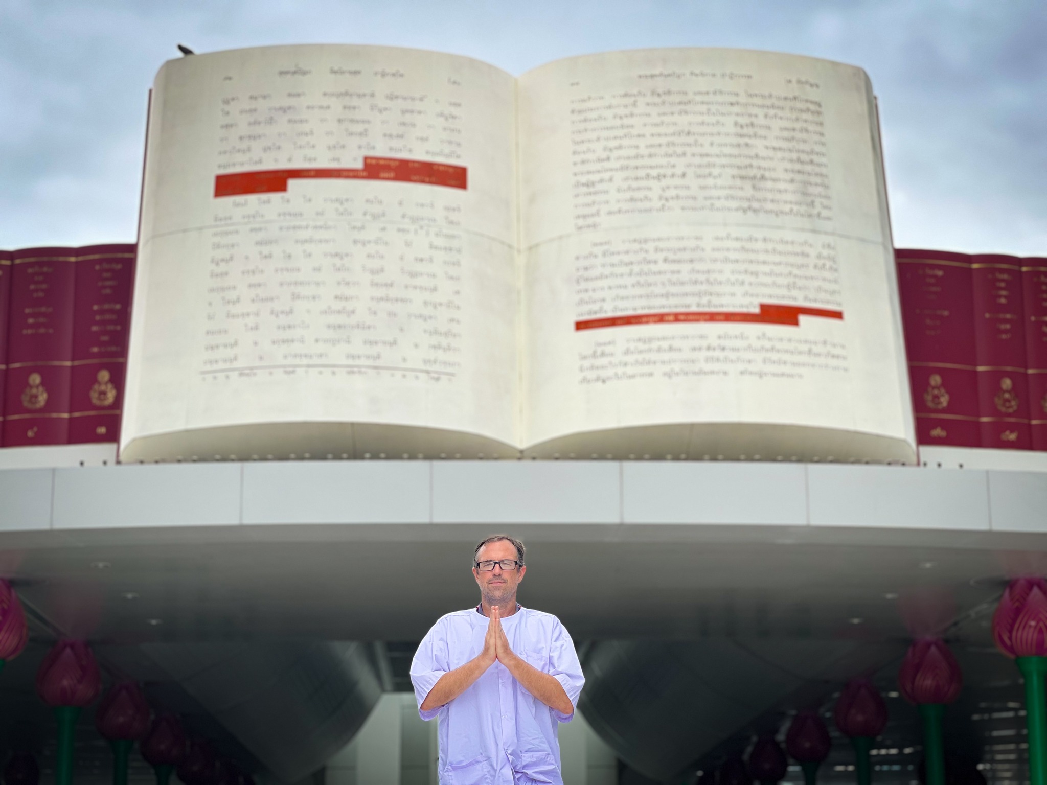 ชาวสหรัฐอเมริกา เดินทางมาเยี่ยมชมวัดพระธรรมกาย