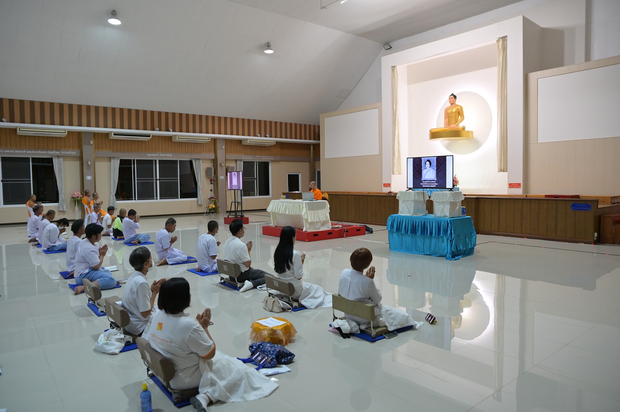 ศูนย์ปฏิบัติธรรมพนมสารคาม จัดปฏิบัติธรรมโครงการหมู่บ้านรักษาศีล 5