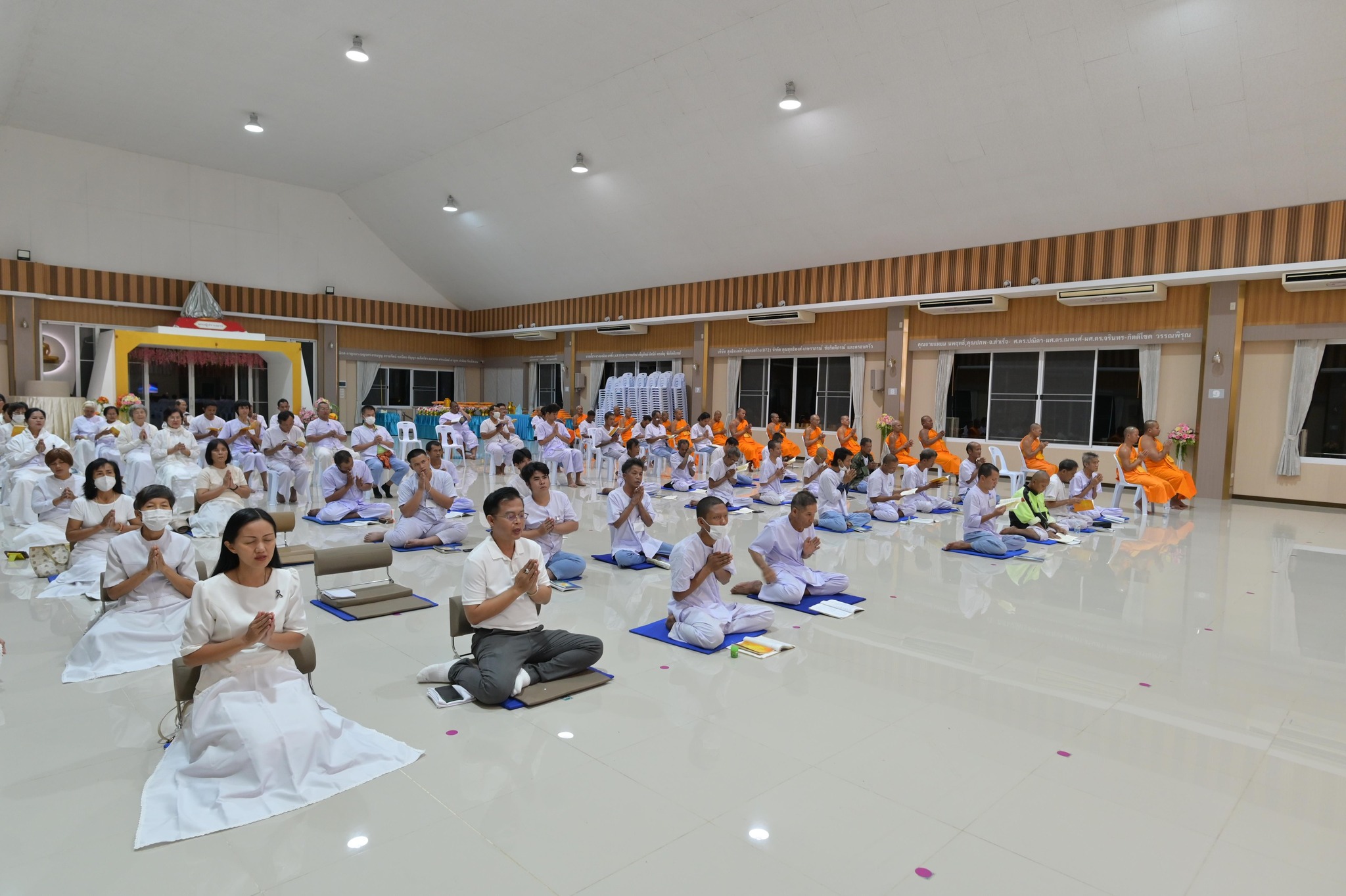 ศูนย์ปฏิบัติธรรมพนมสารคาม จัดปฏิบัติธรรมโครงการหมู่บ้านรักษาศีล 5