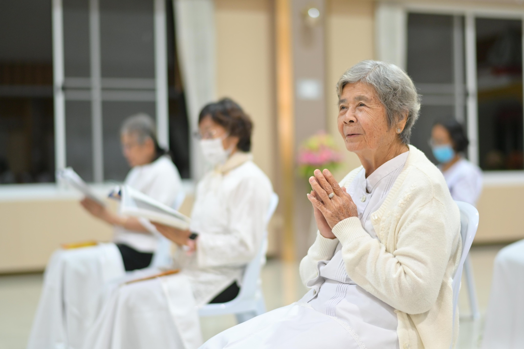 ศูนย์ปฏิบัติธรรมพนมสารคาม จัดปฏิบัติธรรมโครงการหมู่บ้านรักษาศีล 5