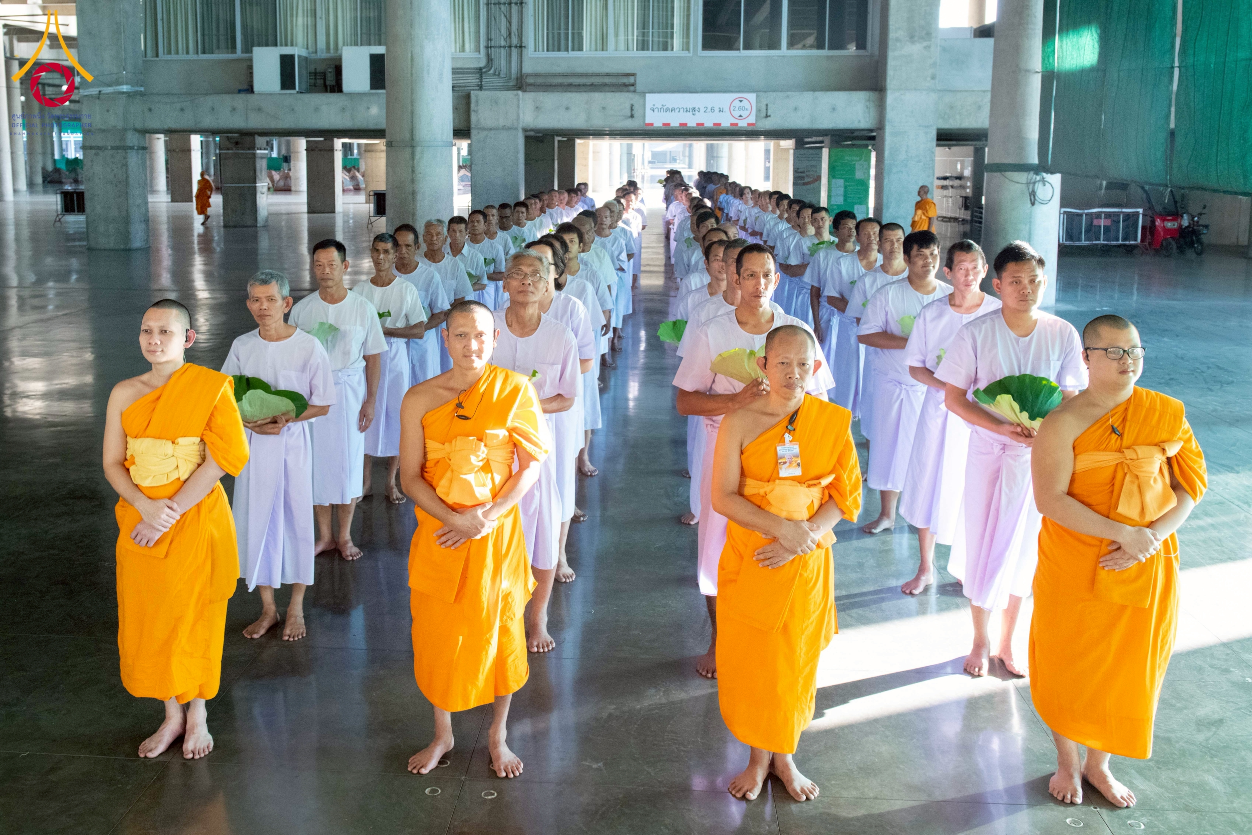วัดพระธรรมกาย จัดพิธีตัดปอยผมรุ่นบูชาธรรมมหาปูชนียาจารย์
