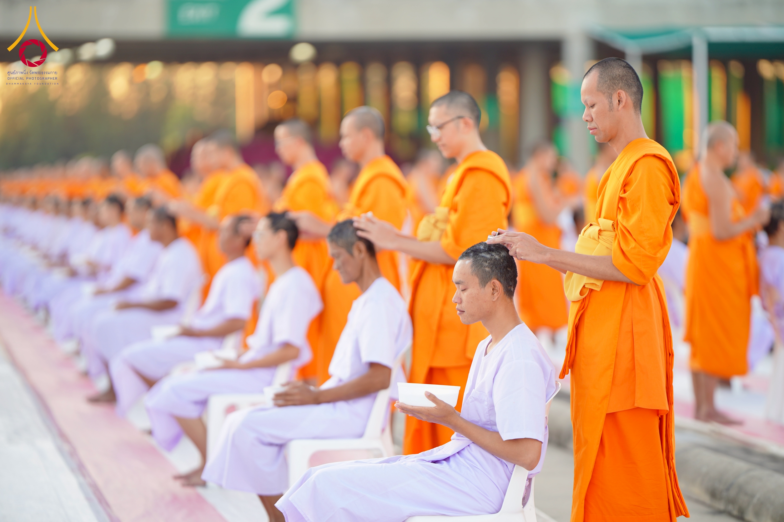 วัดพระธรรมกาย จัดพิธีตัดปอยผมรุ่นบูชาธรรมมหาปูชนียาจารย์
