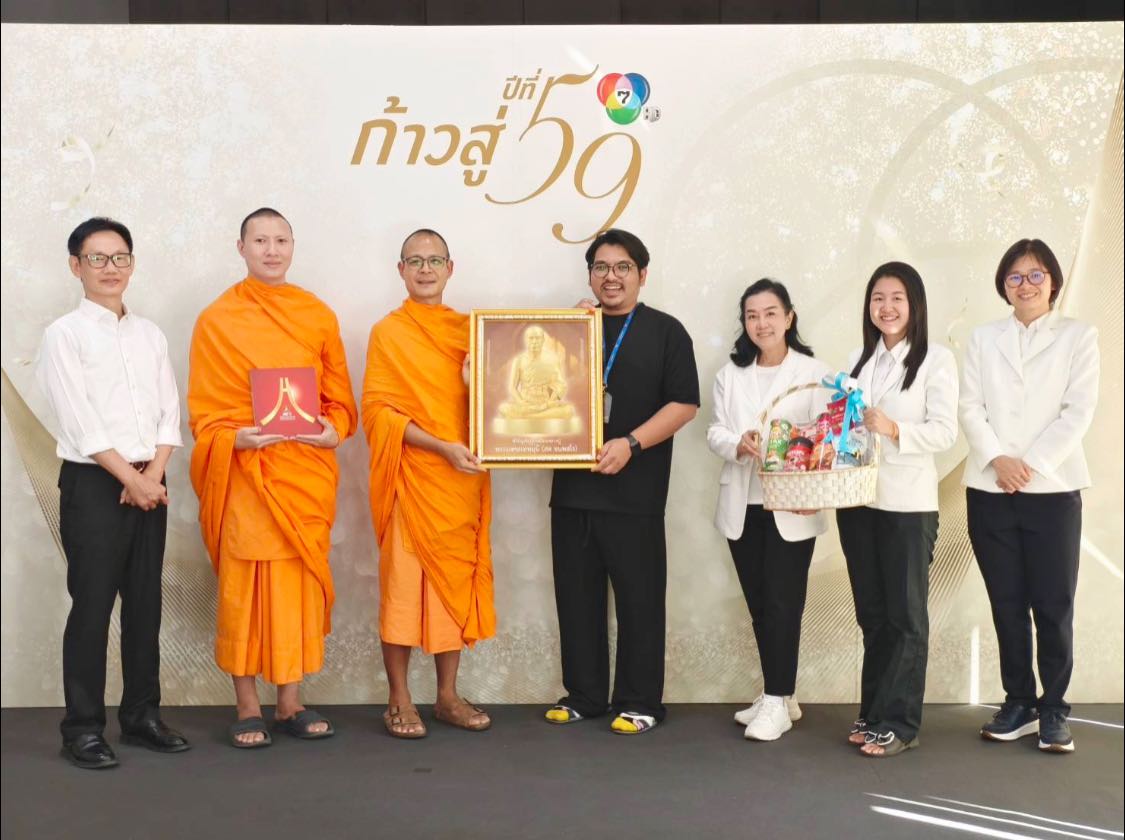 ผู้ช่วยเจ้าอาวาสวัดพระธรรมกาย และเจ้าหน้าที่ฝ่ายประชาสัมพันธ์ ร่วมอำนวยพรปีใหม่สื่อมวลชน