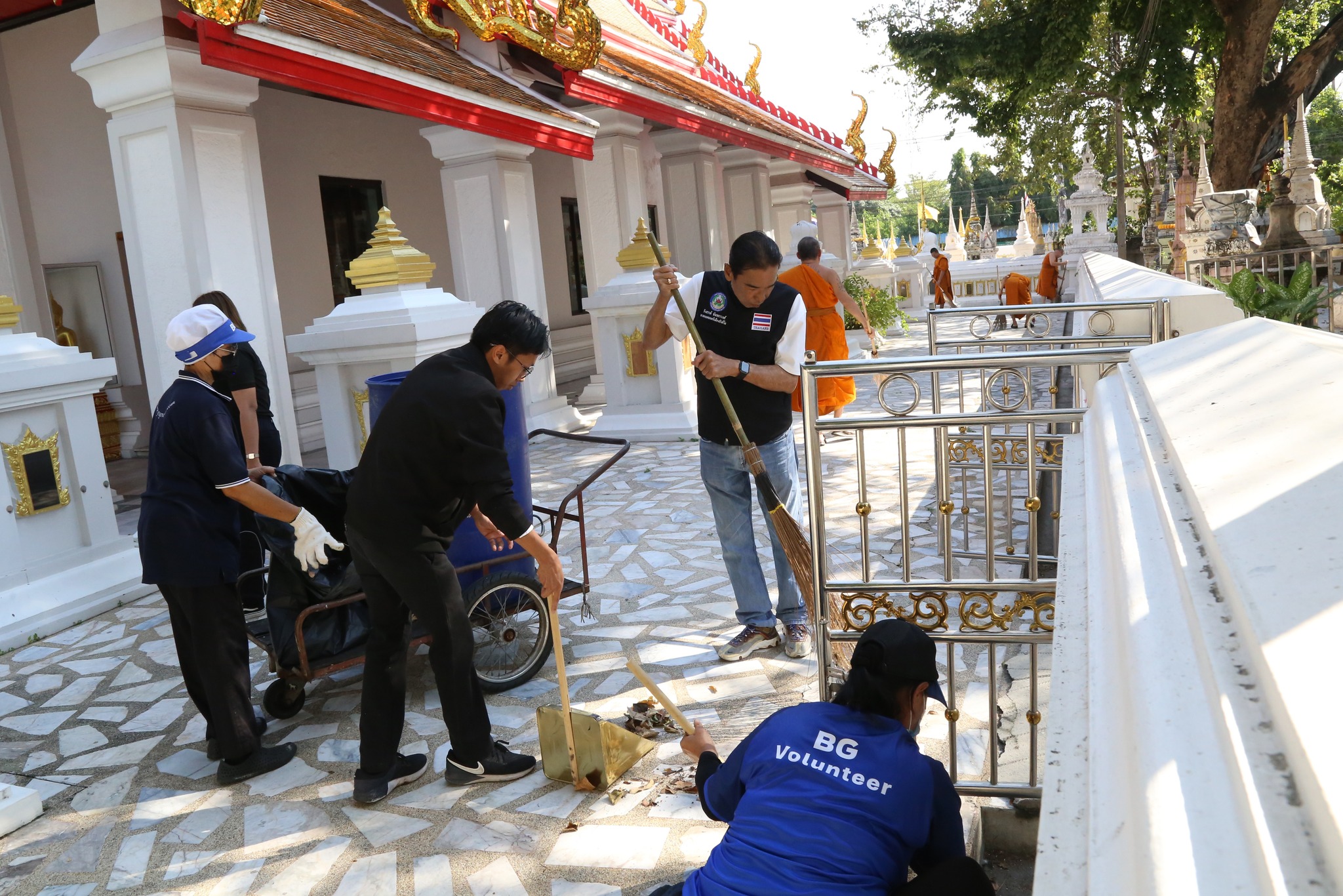 กิจกรรม Big Cleaning Day และพิธีเจริญพระพุทธมนต์ เนื่องในวันคล้ายวันพระบรมราชสมภพ