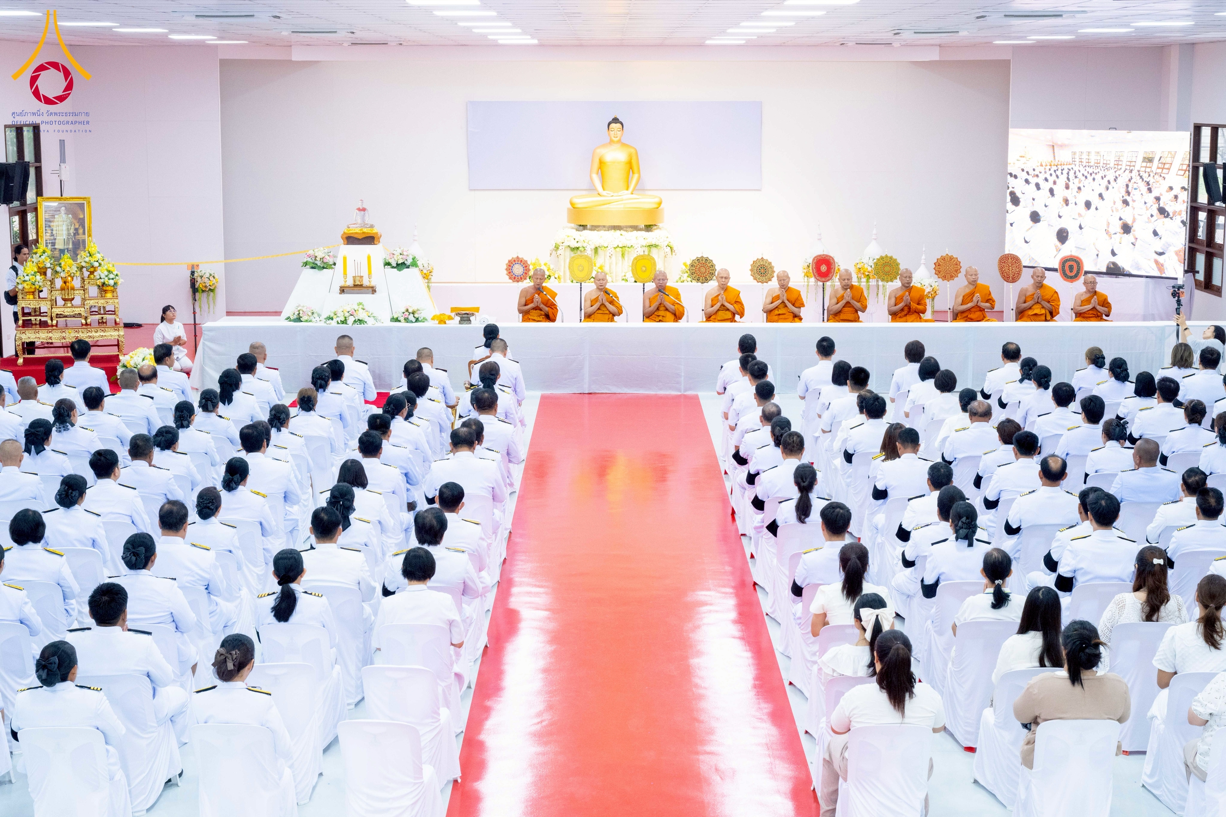 พสกนิกรอำเภอคลองหลวง ร่วมกิจกรรมเนื่องในโอกาสวันคล้ายวันพระบรมราชสมภพ