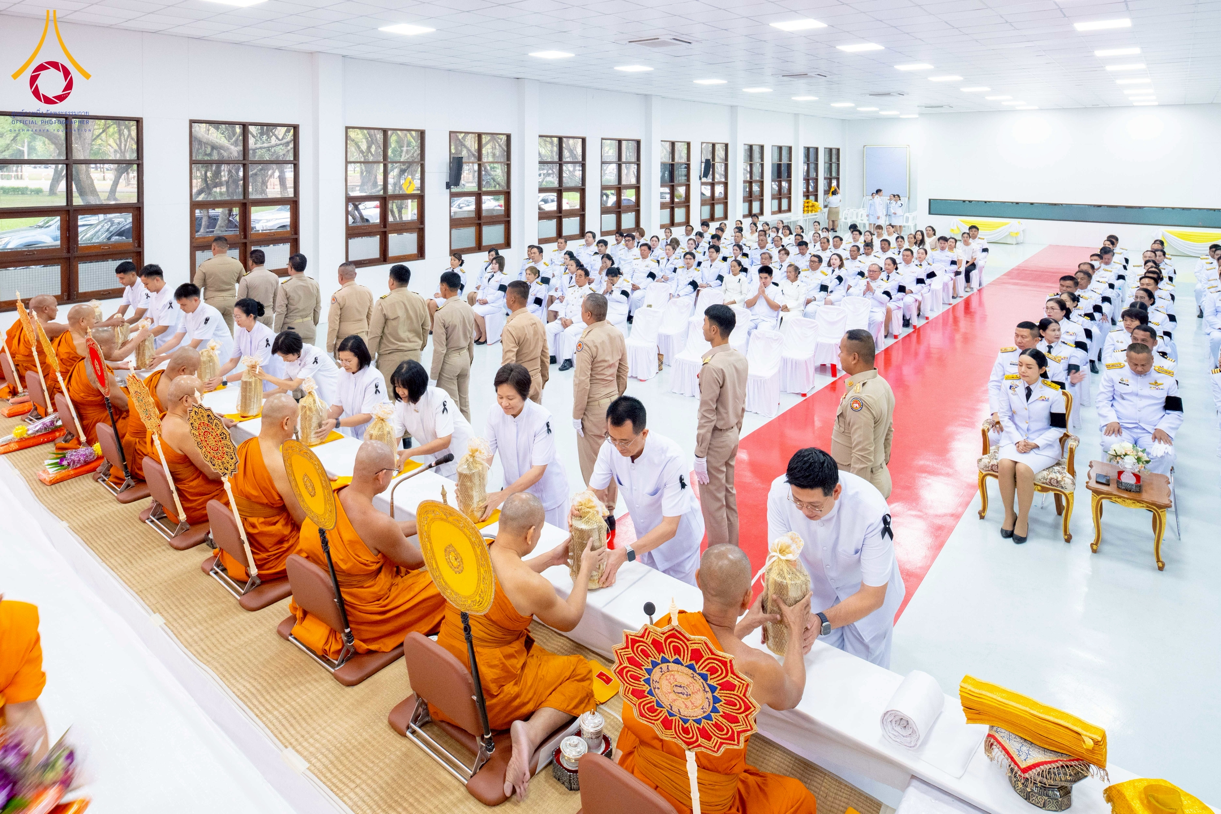 พสกนิกรอำเภอคลองหลวง ร่วมกิจกรรมเนื่องในโอกาสวันคล้ายวันพระบรมราชสมภพ