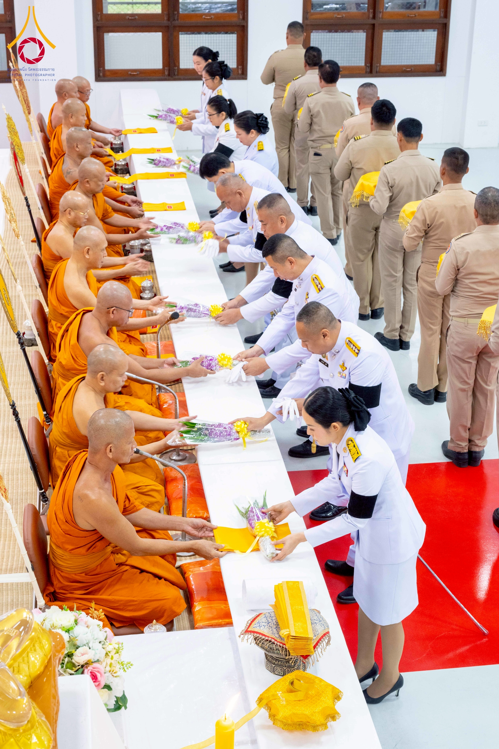พสกนิกรอำเภอคลองหลวง ร่วมกิจกรรมเนื่องในโอกาสวันคล้ายวันพระบรมราชสมภพ