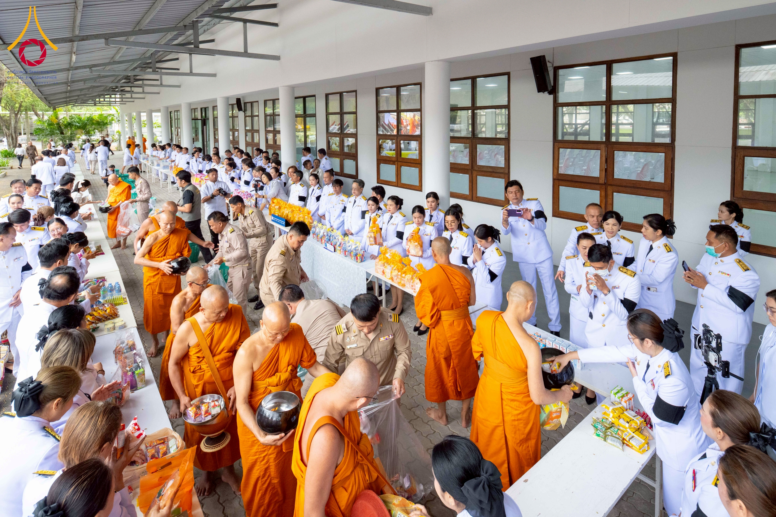 พสกนิกรอำเภอคลองหลวง ร่วมกิจกรรมเนื่องในโอกาสวันคล้ายวันพระบรมราชสมภพ