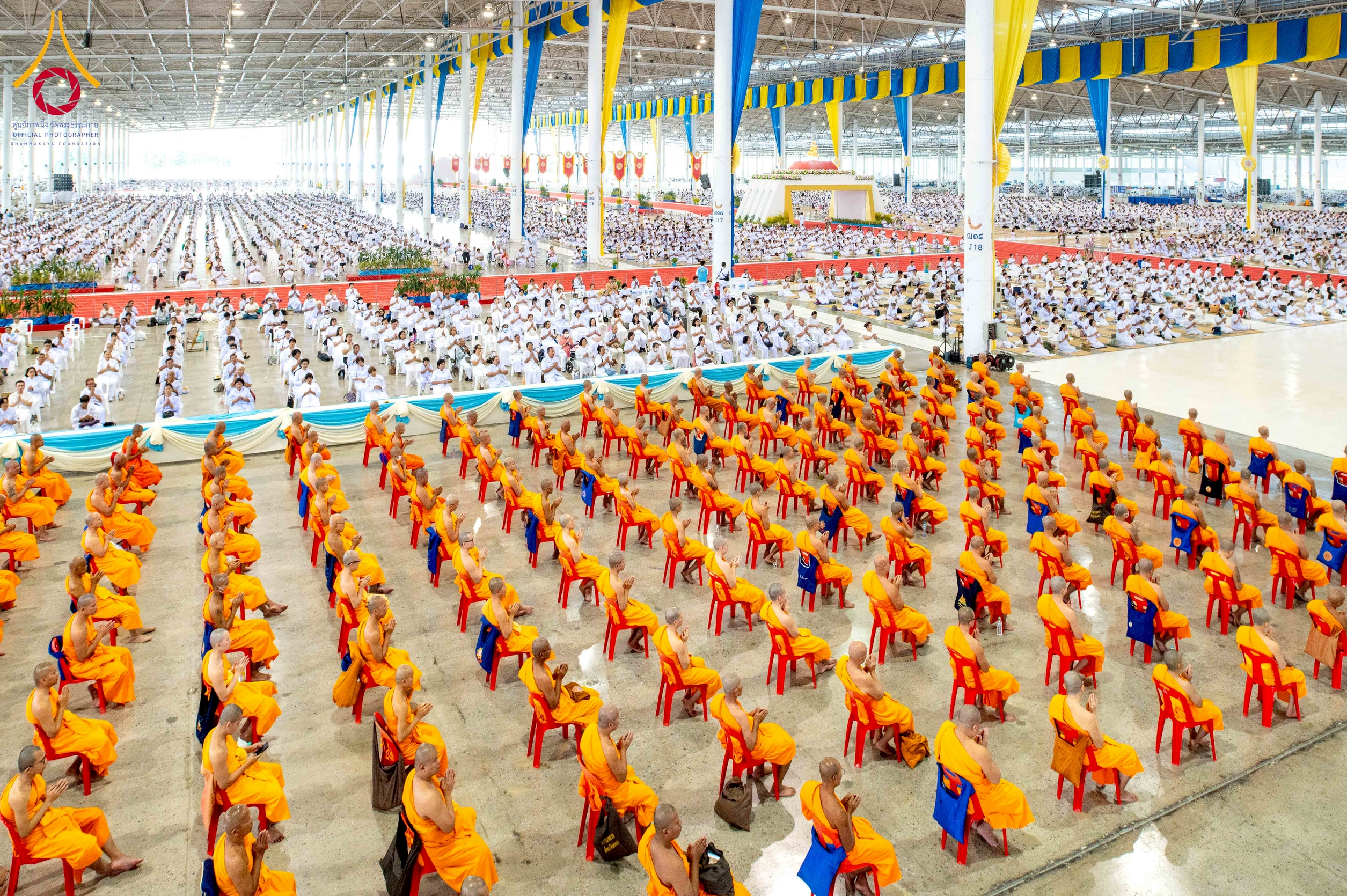 วัดพระธรรมกาย จัดพิธีบูชาข้าวพระ-พิธีทอดผ้าป่าต้นสมบัติจักรพรรดิ