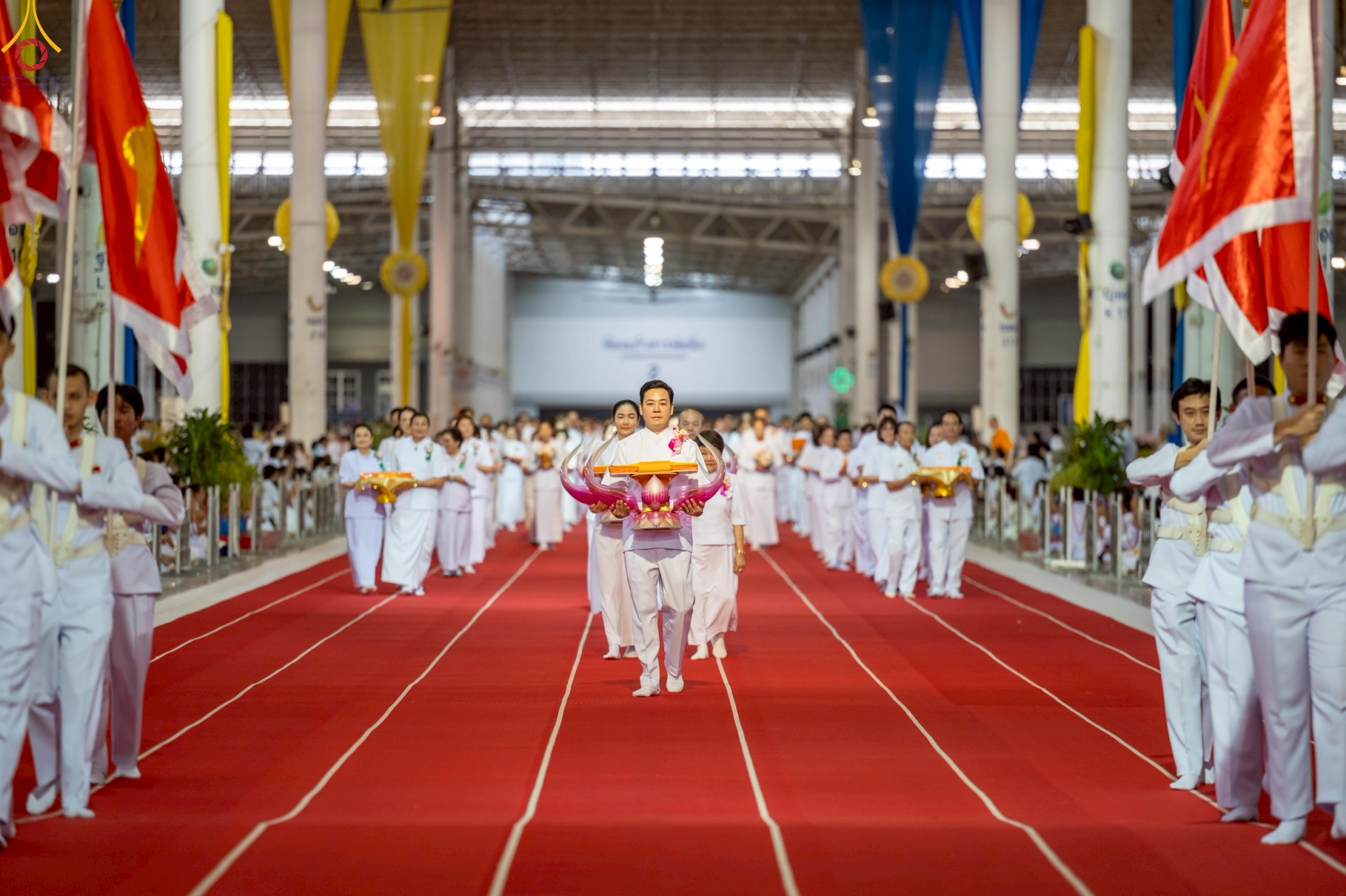 วัดพระธรรมกาย จัดพิธีบูชาข้าวพระ-พิธีทอดผ้าป่าต้นสมบัติจักรพรรดิ